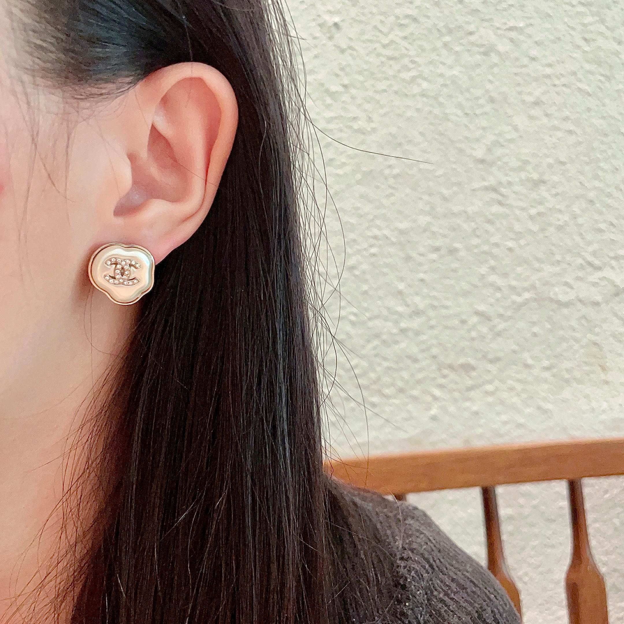  Chanel香奈儿 中古 耳钉👀小香家的款式真心无需多介绍😘🎶每一款都超好看，精致大方，非常显气质