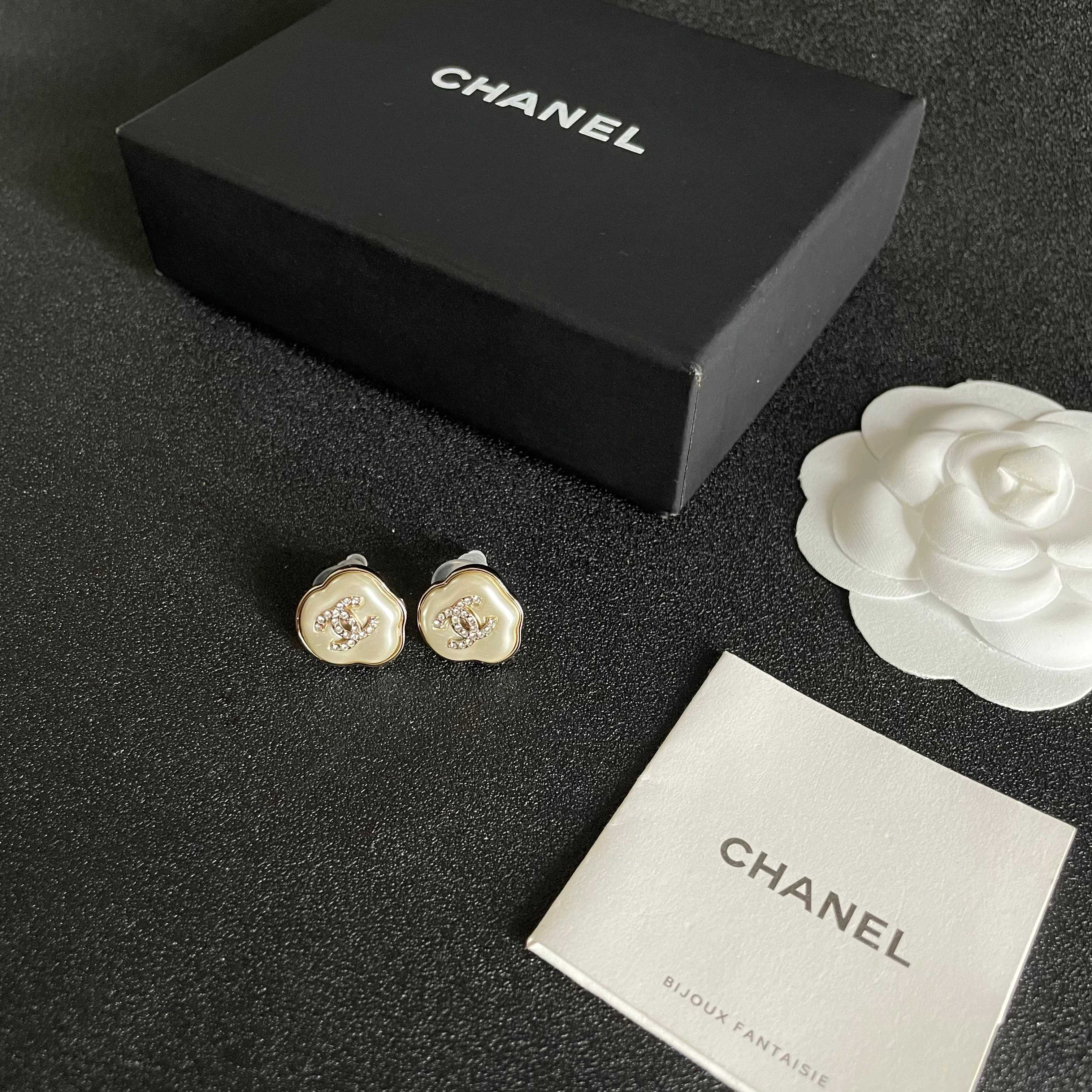  Chanel香奈儿 中古 耳钉👀小香家的款式真心无需多介绍😘🎶每一款都超好看，精致大方，非常显气质