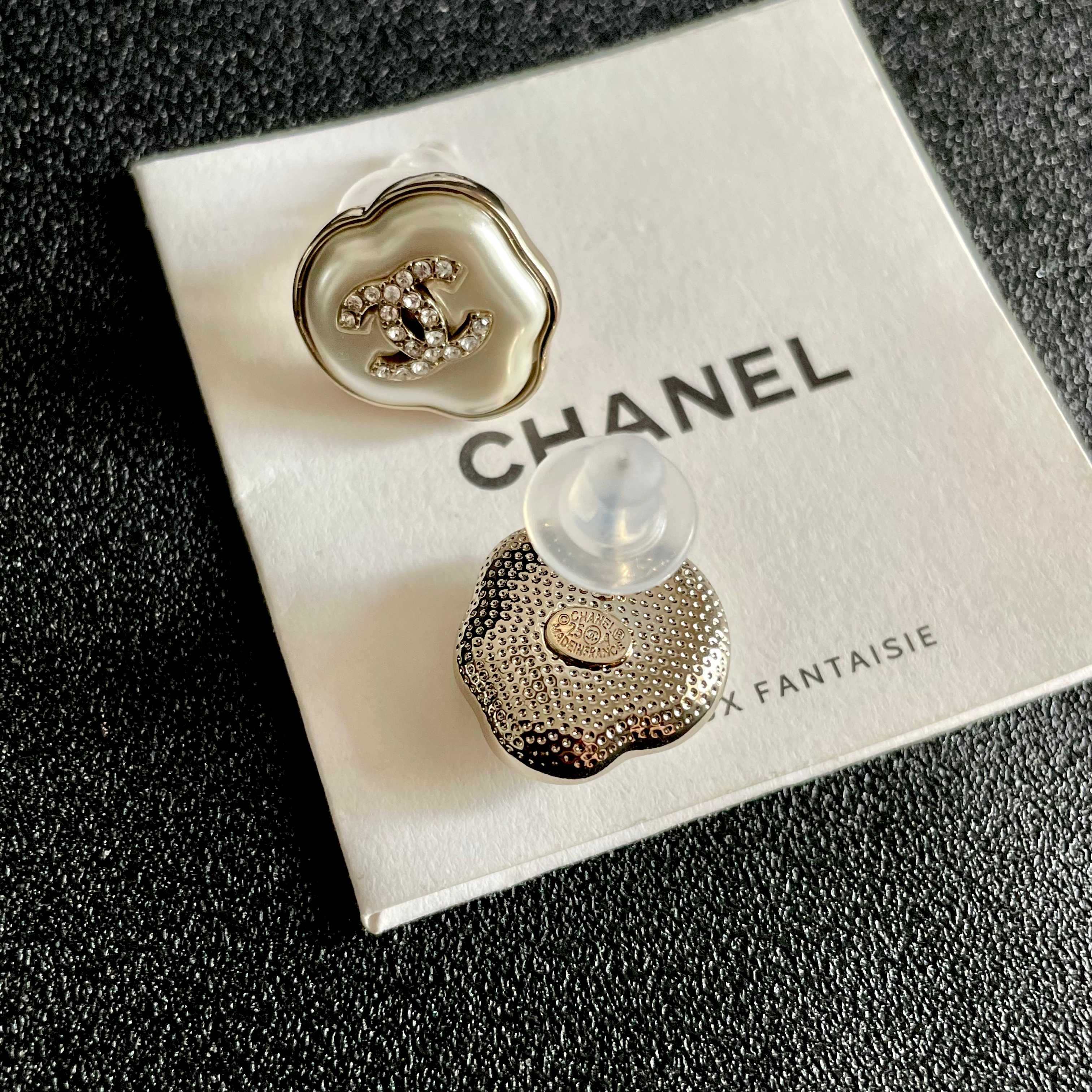  Chanel香奈儿 中古 耳钉👀小香家的款式真心无需多介绍😘🎶每一款都超好看，精致大方，非常显气质