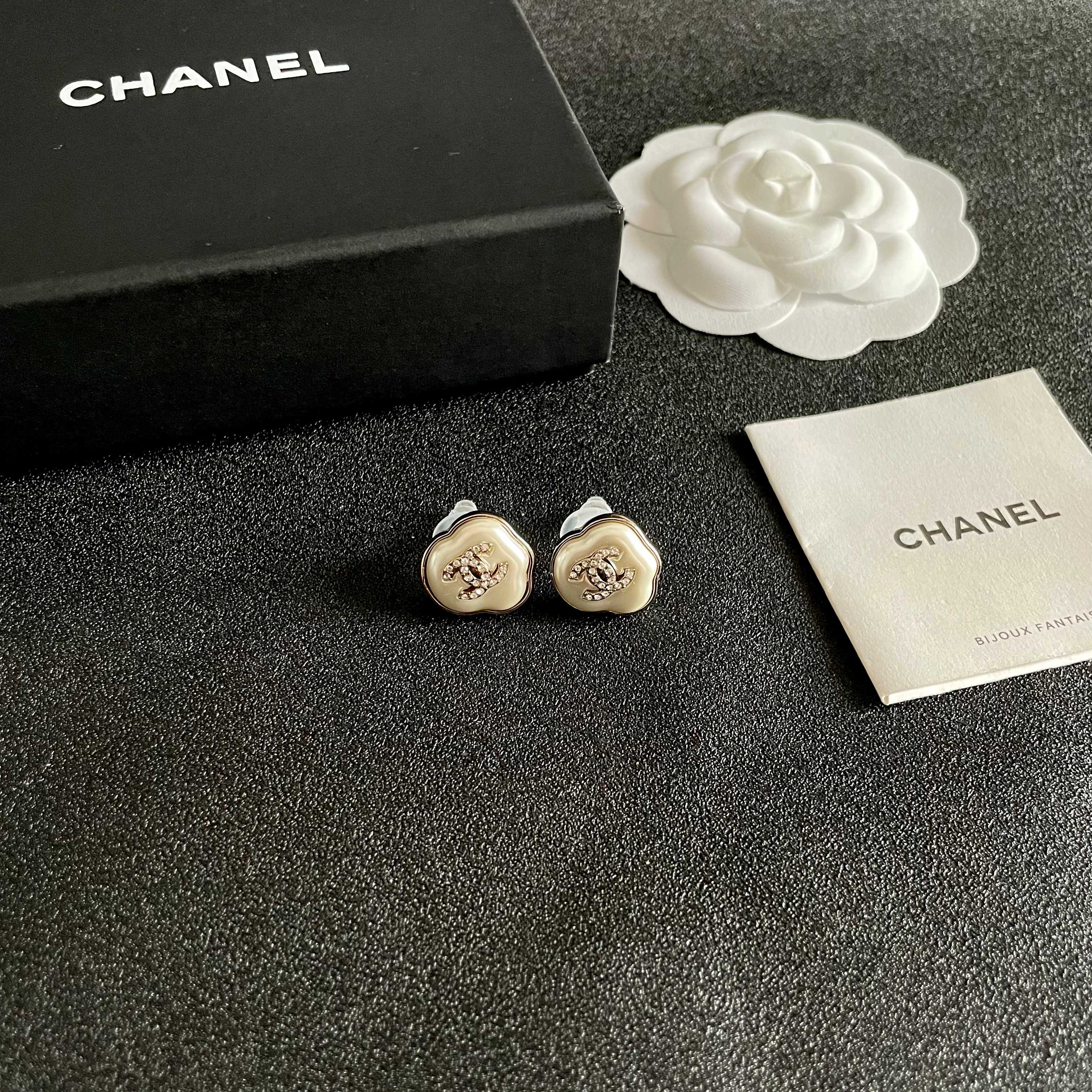  Chanel香奈儿 中古 耳钉👀小香家的款式真心无需多介绍😘🎶每一款都超好看，精致大方，非常显气质