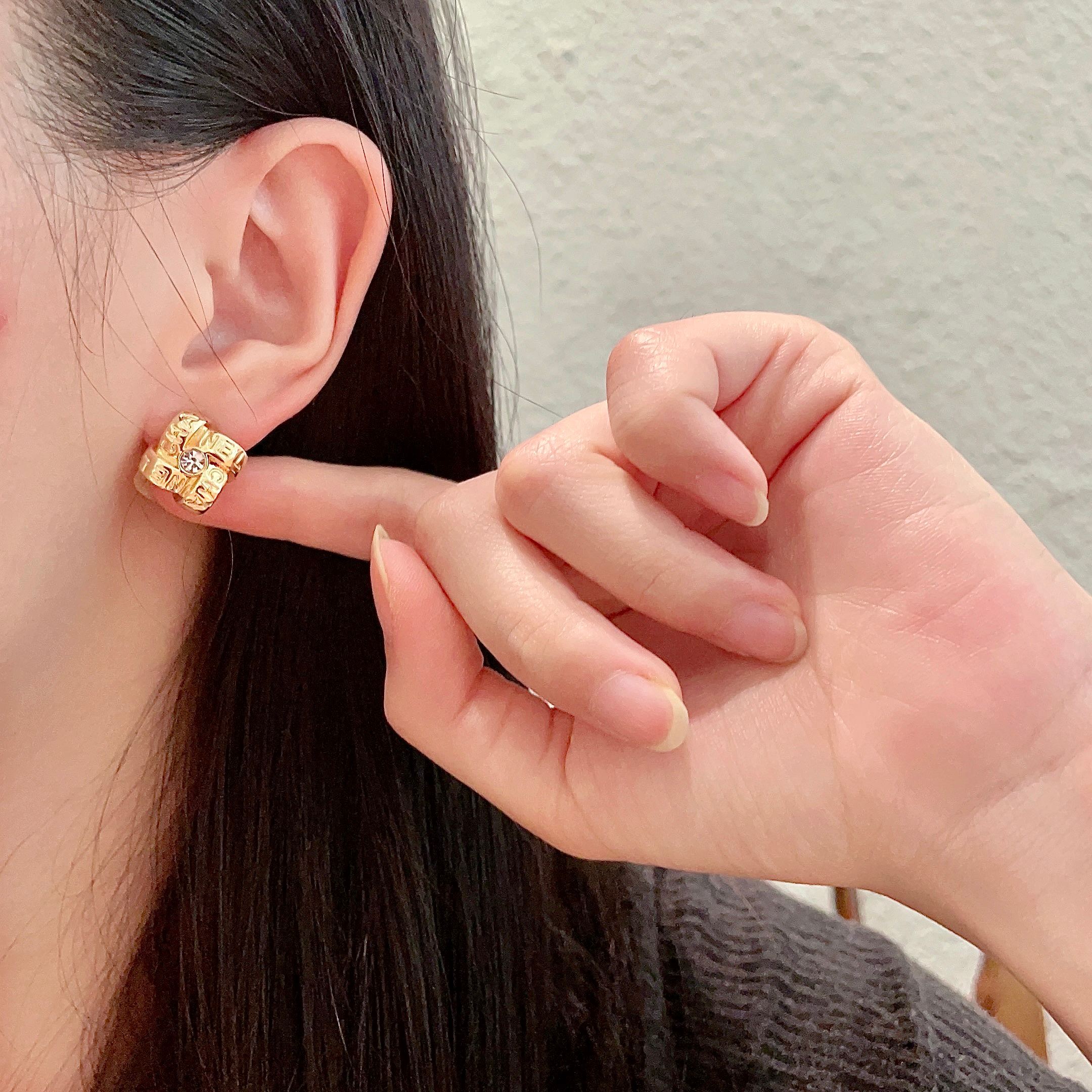  Chanel香奈儿 中古 耳钉👀小香家的款式真心无需多介绍😘🎶每一款都超好看，精致大方，非常显气质