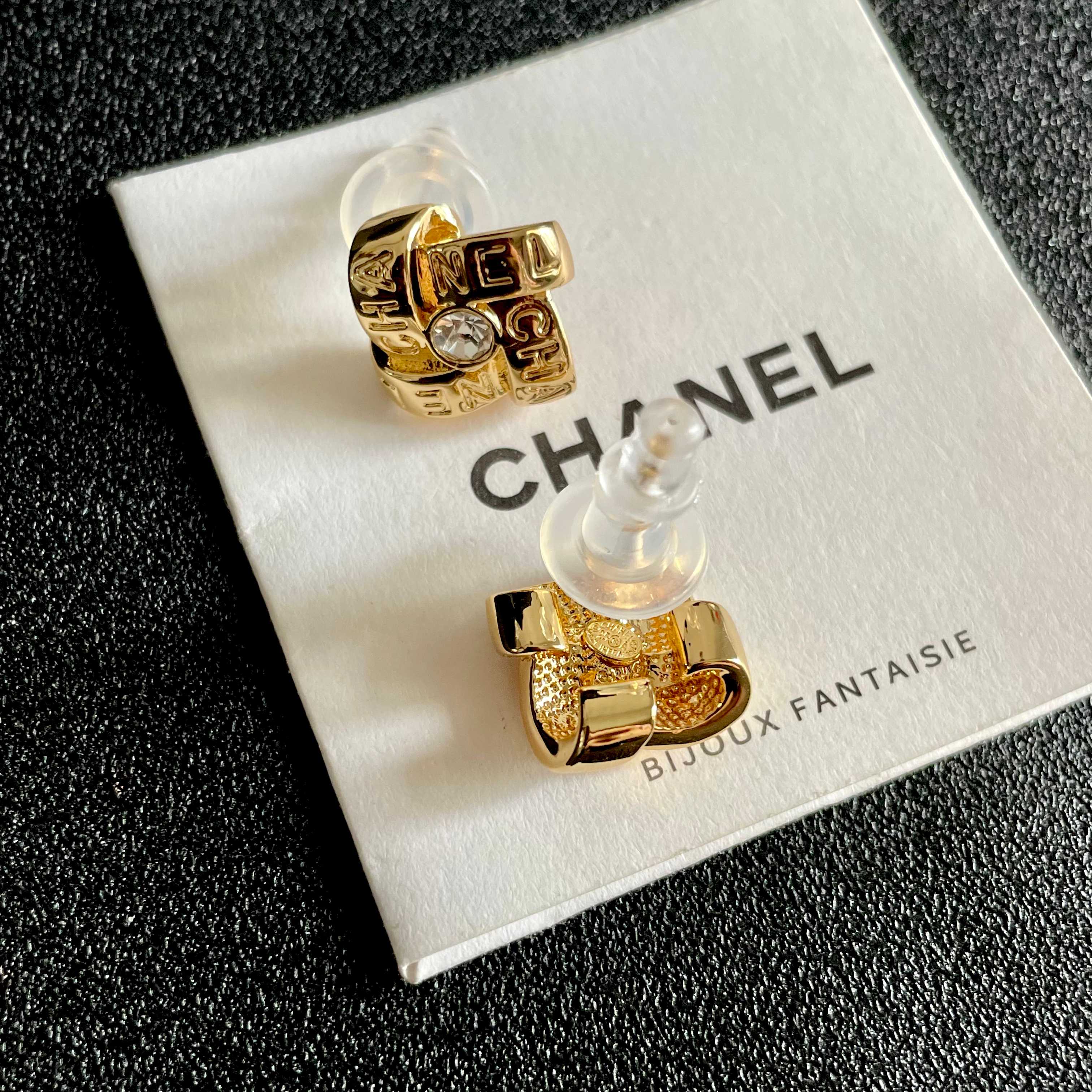  Chanel香奈儿 中古 耳钉👀小香家的款式真心无需多介绍😘🎶每一款都超好看，精致大方，非常显气质