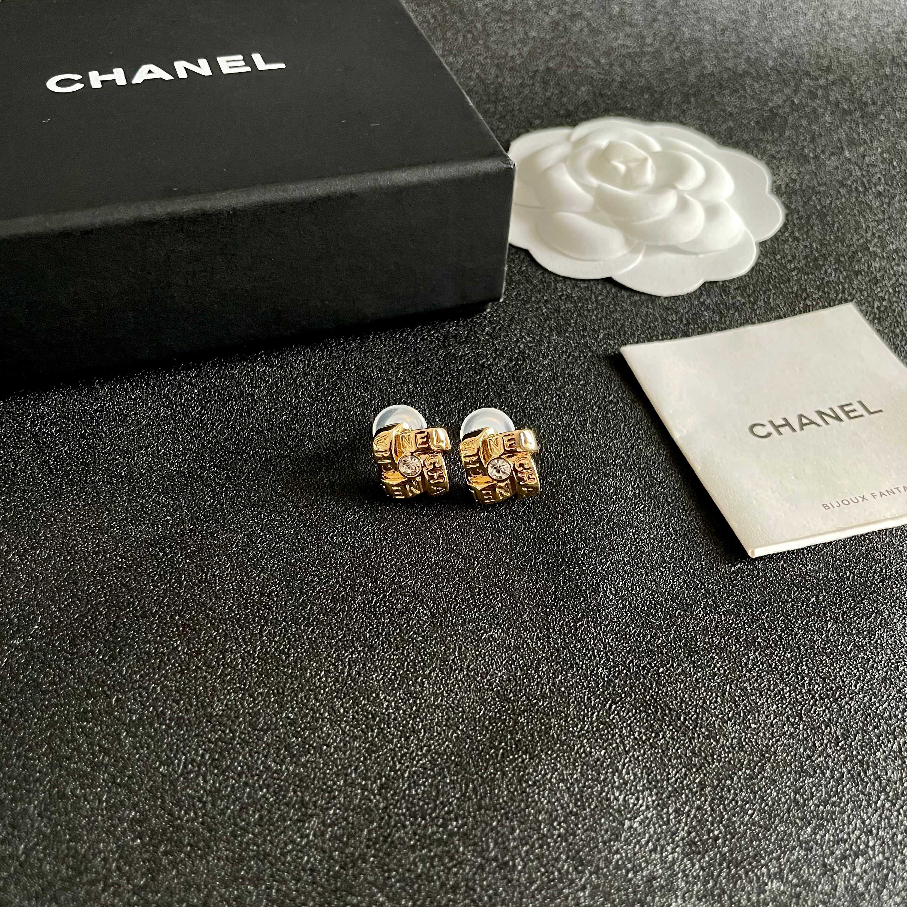  Chanel香奈儿 中古 耳钉👀小香家的款式真心无需多介绍😘🎶每一款都超好看，精致大方，非常显气质