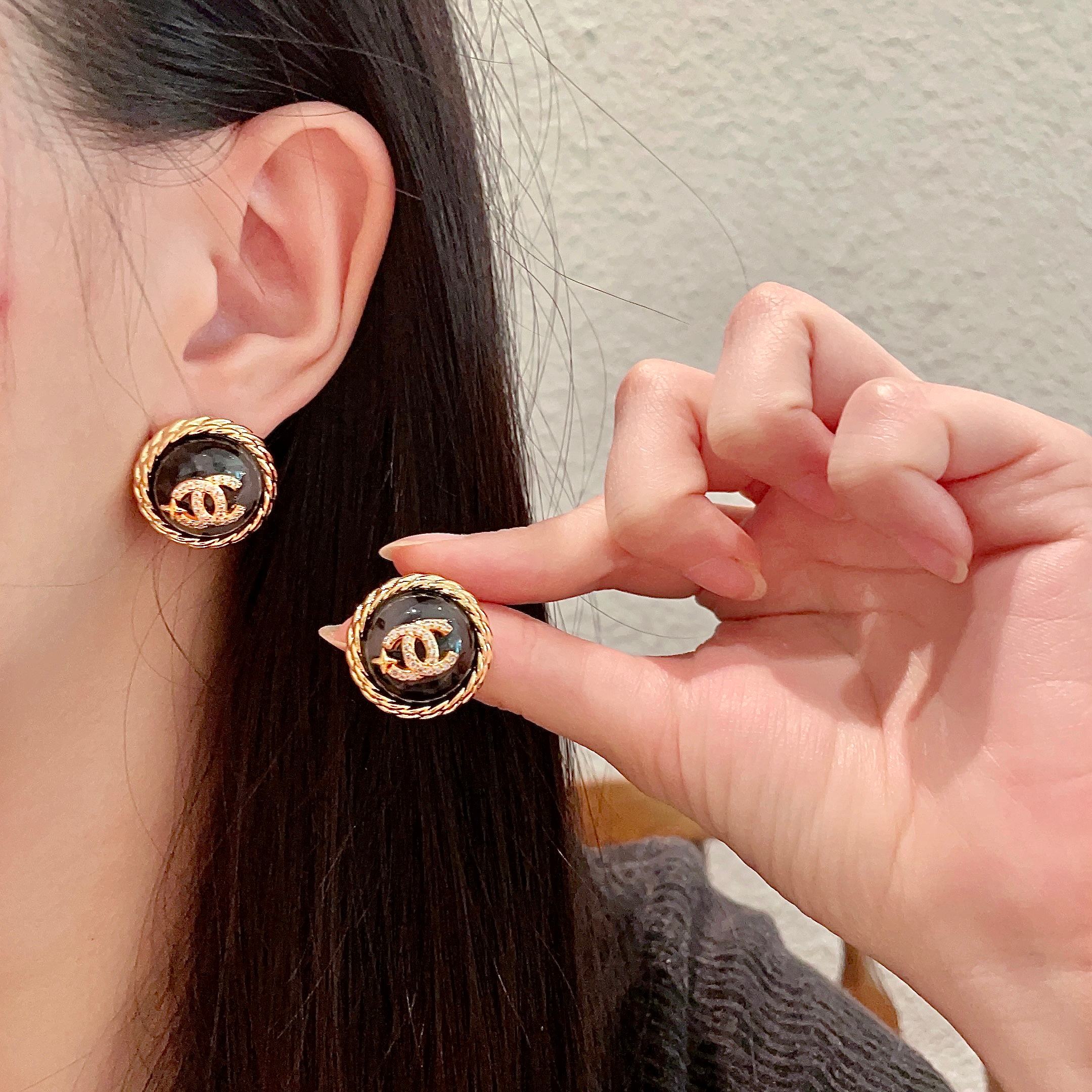  Chanel香奈儿 中古 耳钉👀小香家的款式真心无需多介绍😘🎶每一款都超好看，精致大方，非常显气质