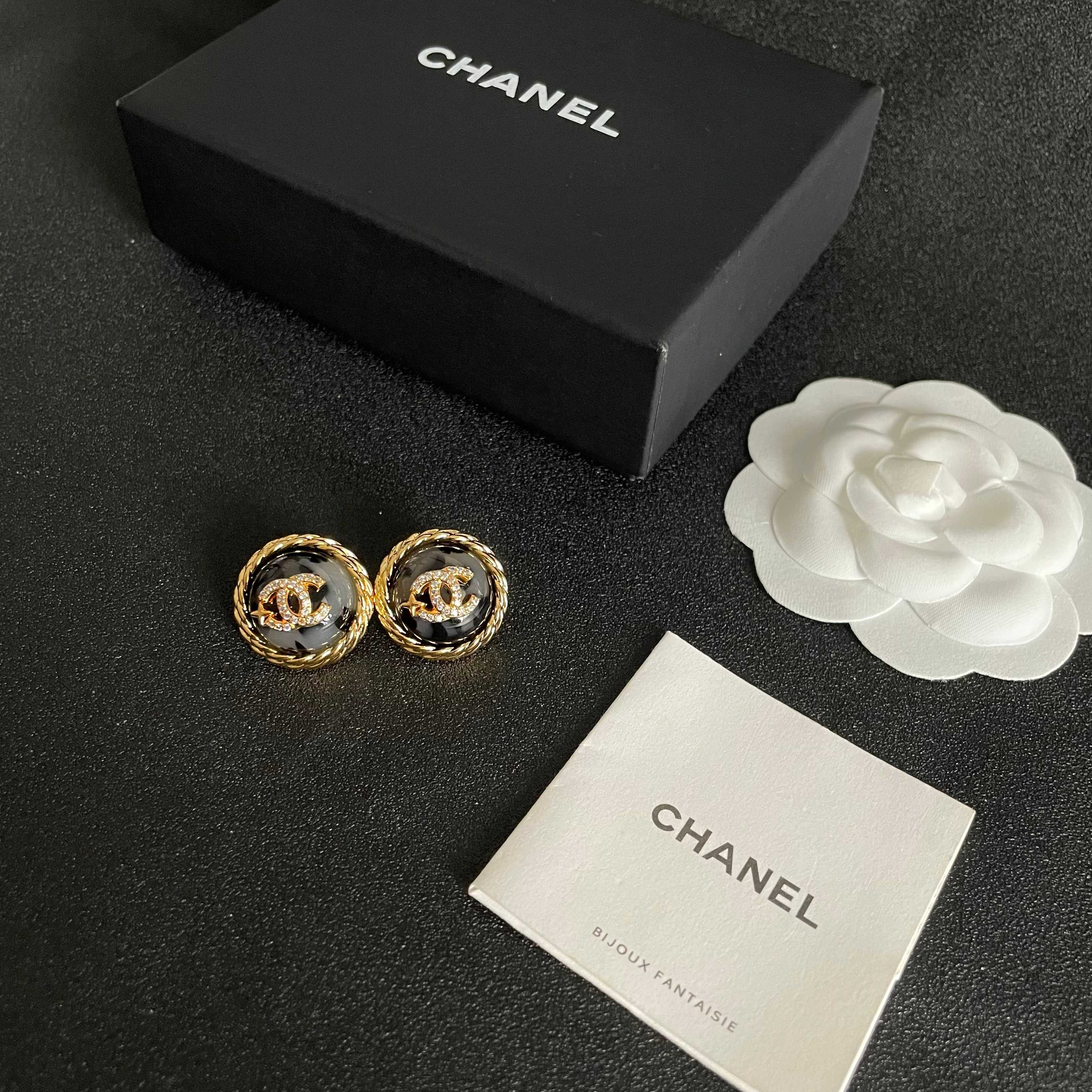  Chanel香奈儿 中古 耳钉👀小香家的款式真心无需多介绍😘🎶每一款都超好看，精致大方，非常显气质