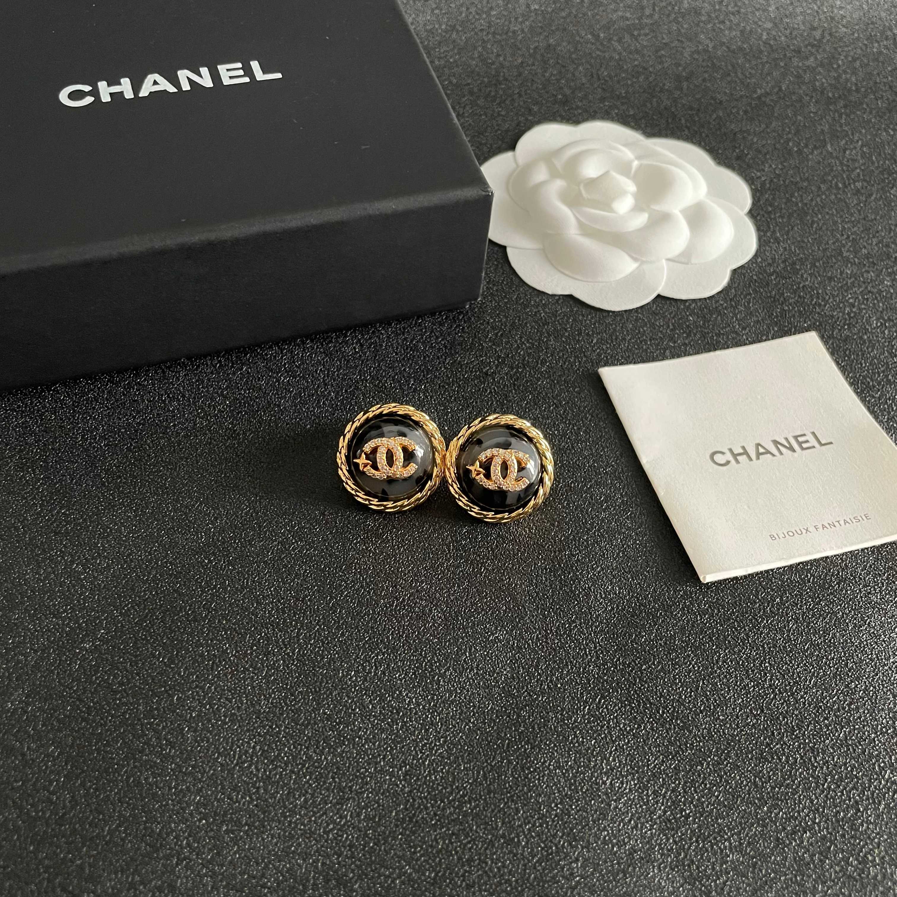  Chanel香奈儿 中古 耳钉👀小香家的款式真心无需多介绍😘🎶每一款都超好看，精致大方，非常显气质