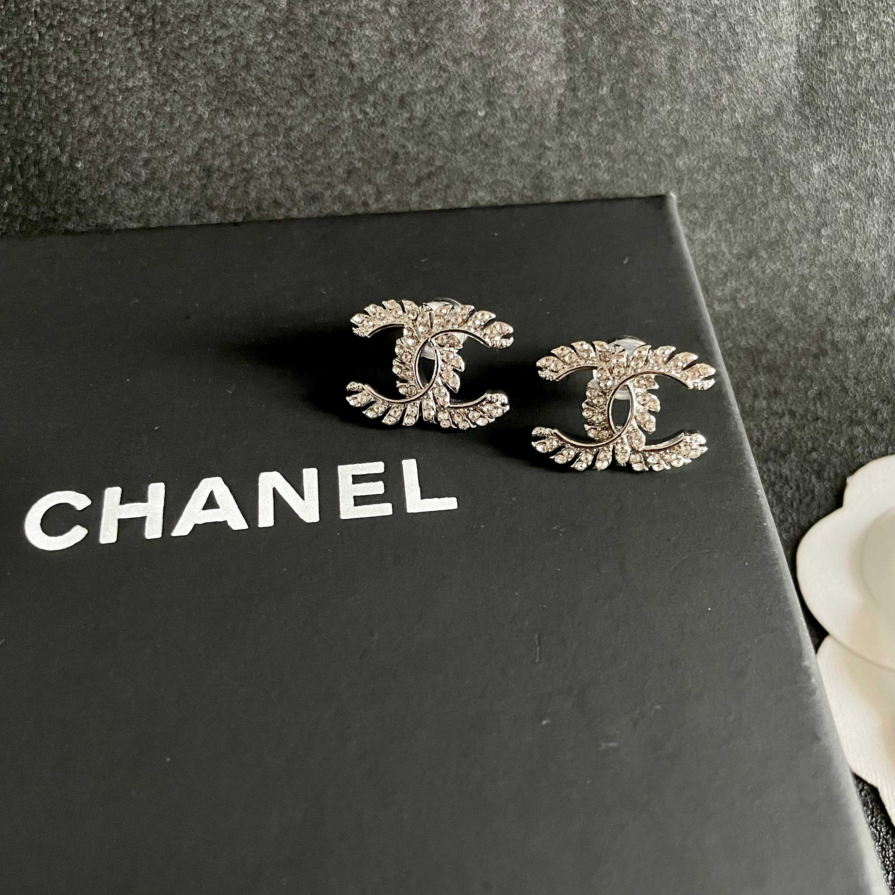  Chanel香奈儿 中古 耳钉👀小香家的款式真心无需多介绍😘🎶每一款都超好看，精致大方，非常显气质