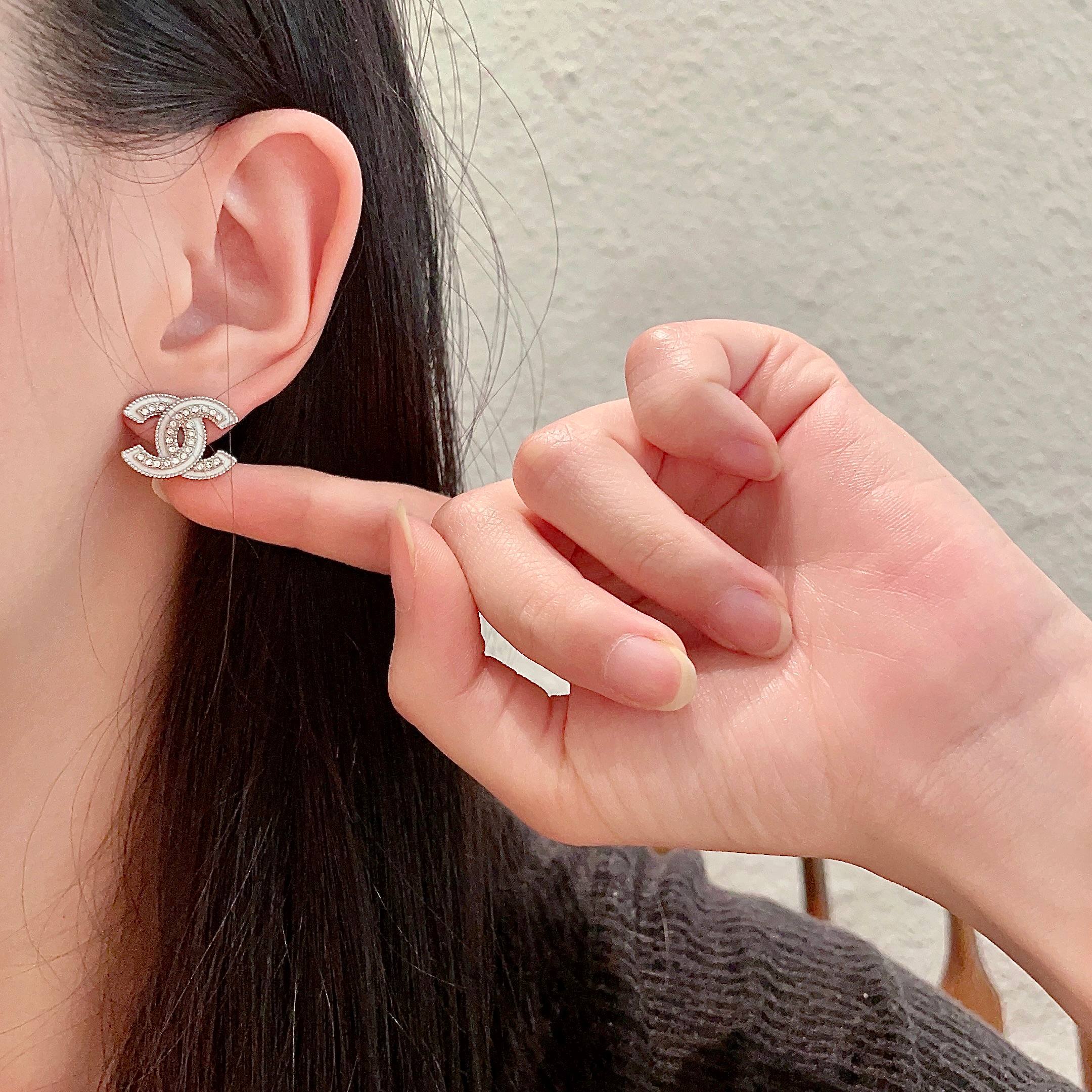  Chanel香奈儿 中古 耳钉👀小香家的款式真心无需多介绍😘🎶每一款都超好看，精致大方，非常显气质