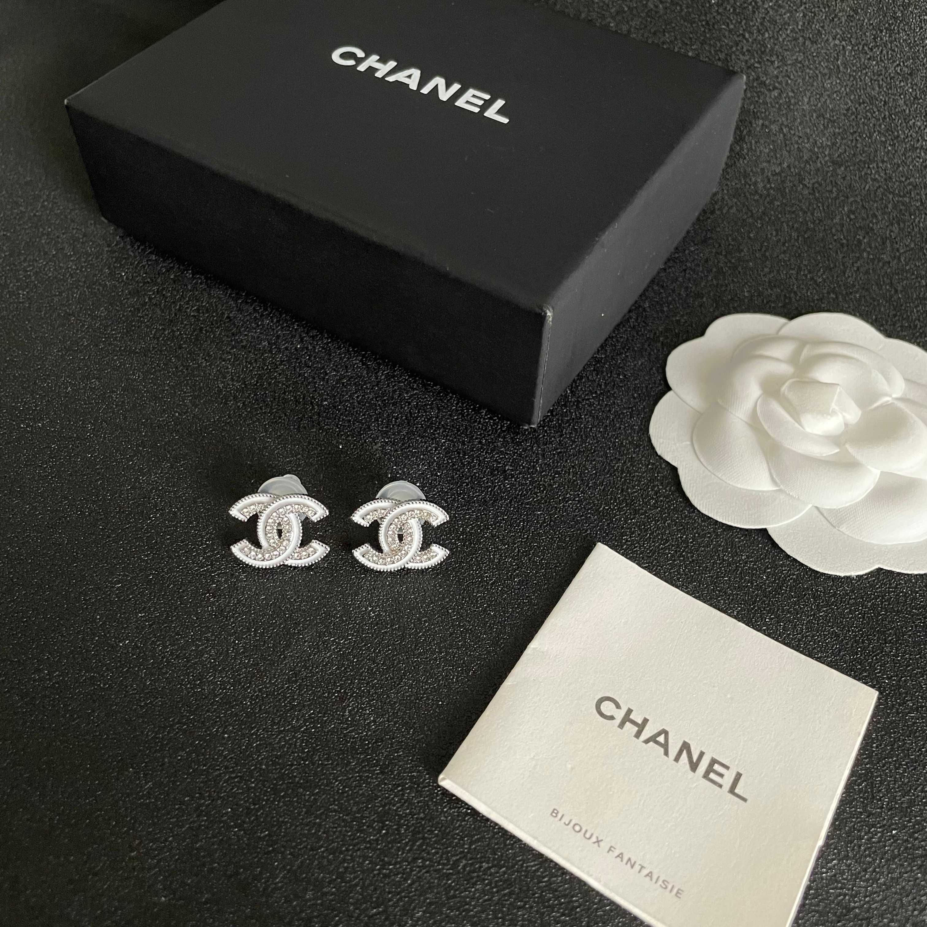  Chanel香奈儿 中古 耳钉👀小香家的款式真心无需多介绍😘🎶每一款都超好看，精致大方，非常显气质