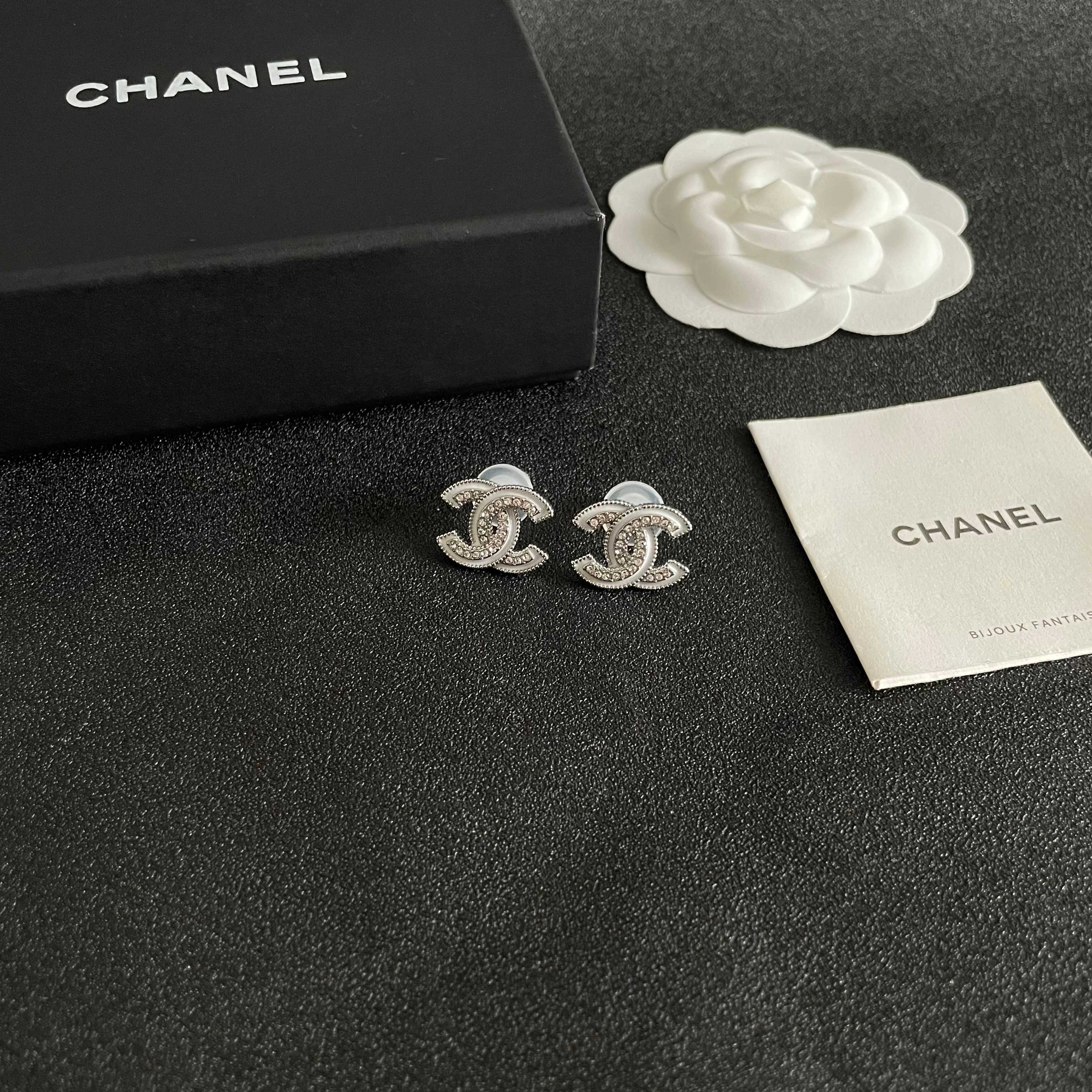  Chanel香奈儿 中古 耳钉👀小香家的款式真心无需多介绍😘🎶每一款都超好看，精致大方，非常显气质