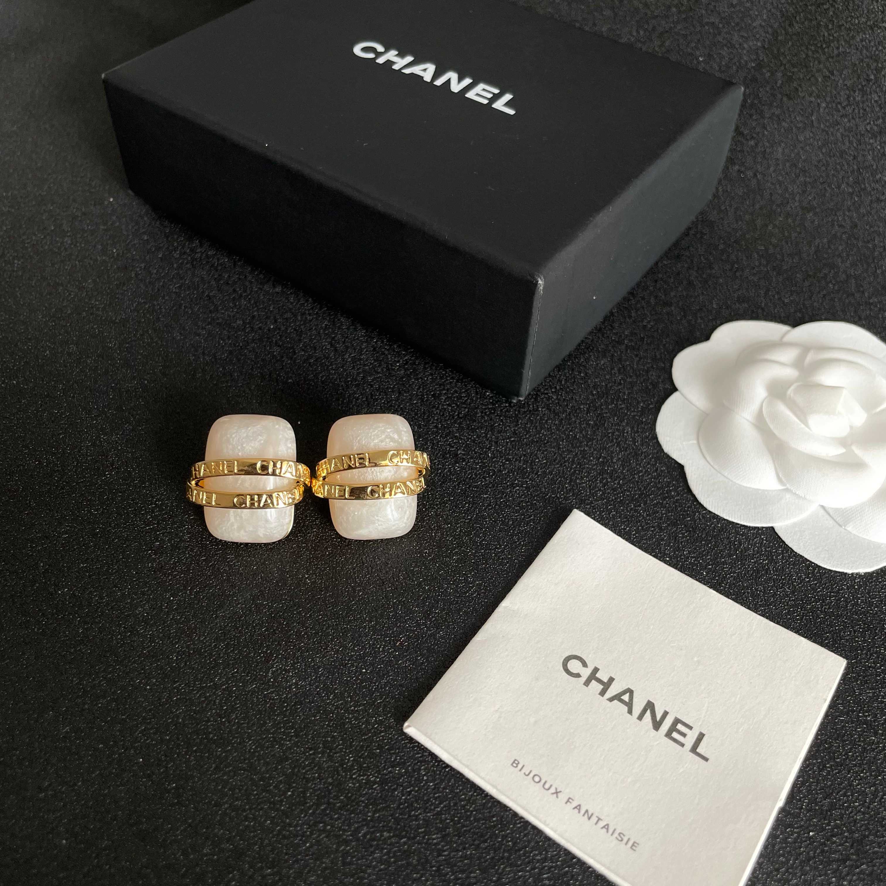  Chanel香奈儿 中古 耳钉👀小香家的款式真心无需多介绍😘🎶每一款都超好看，精致大方，非常显气质