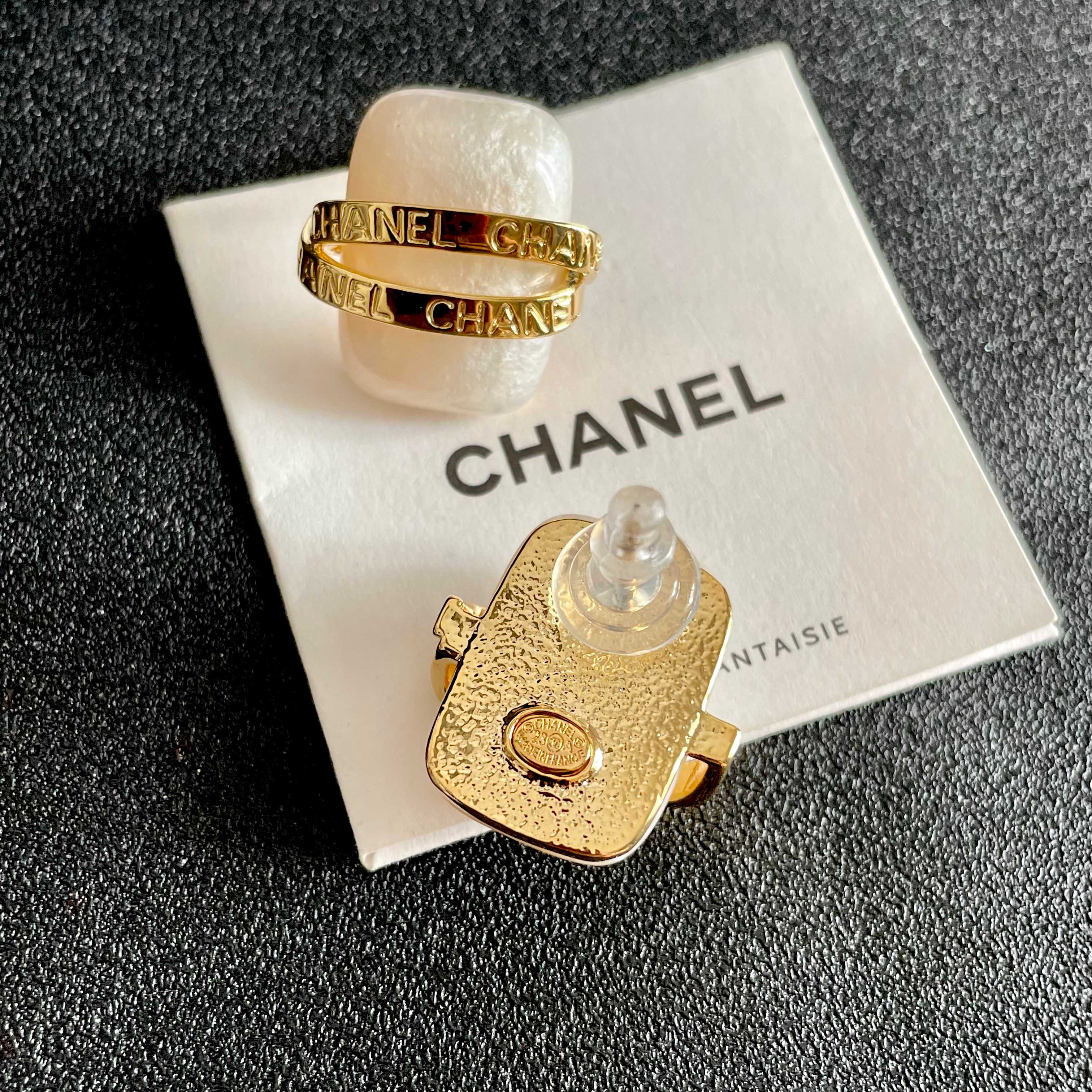 Chanel香奈儿 中古 耳钉👀小香家的款式真心无需多介绍😘🎶每一款都超好看，精致大方，非常显气质