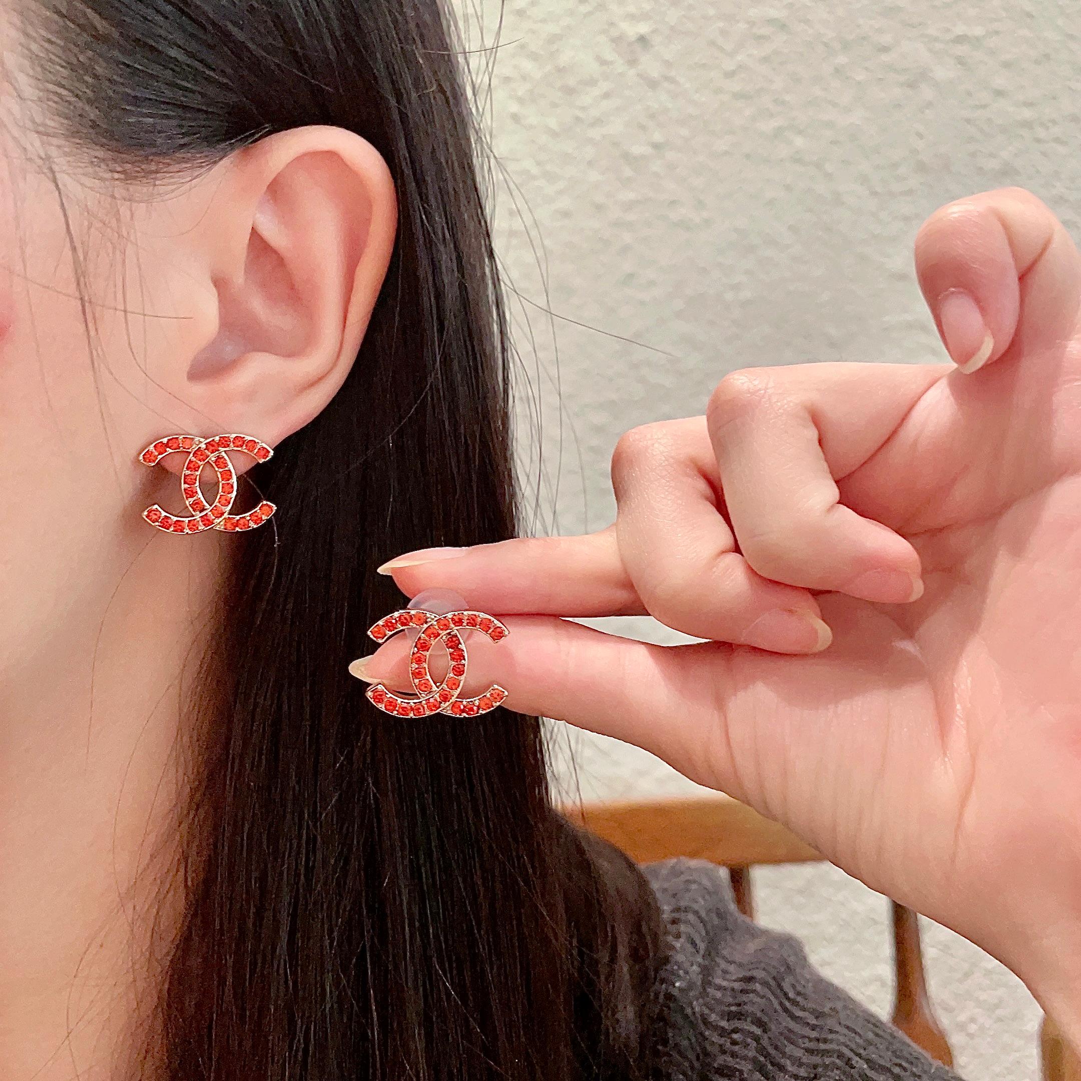  Chanel香奈儿 中古 耳钉👀小香家的款式真心无需多介绍😘🎶每一款都超好看，精致大方，非常显气质
