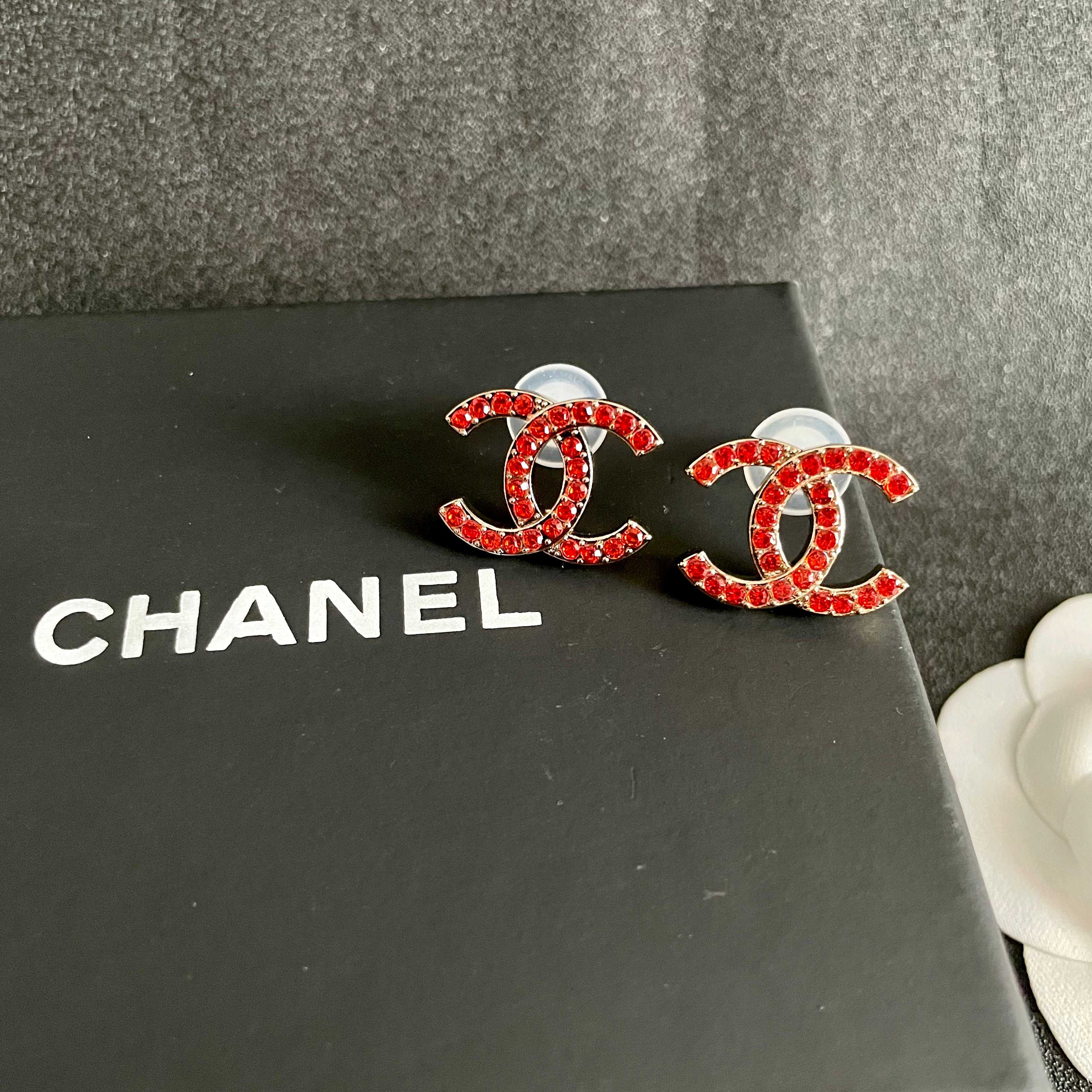  Chanel香奈儿 中古 耳钉👀小香家的款式真心无需多介绍😘🎶每一款都超好看，精致大方，非常显气质