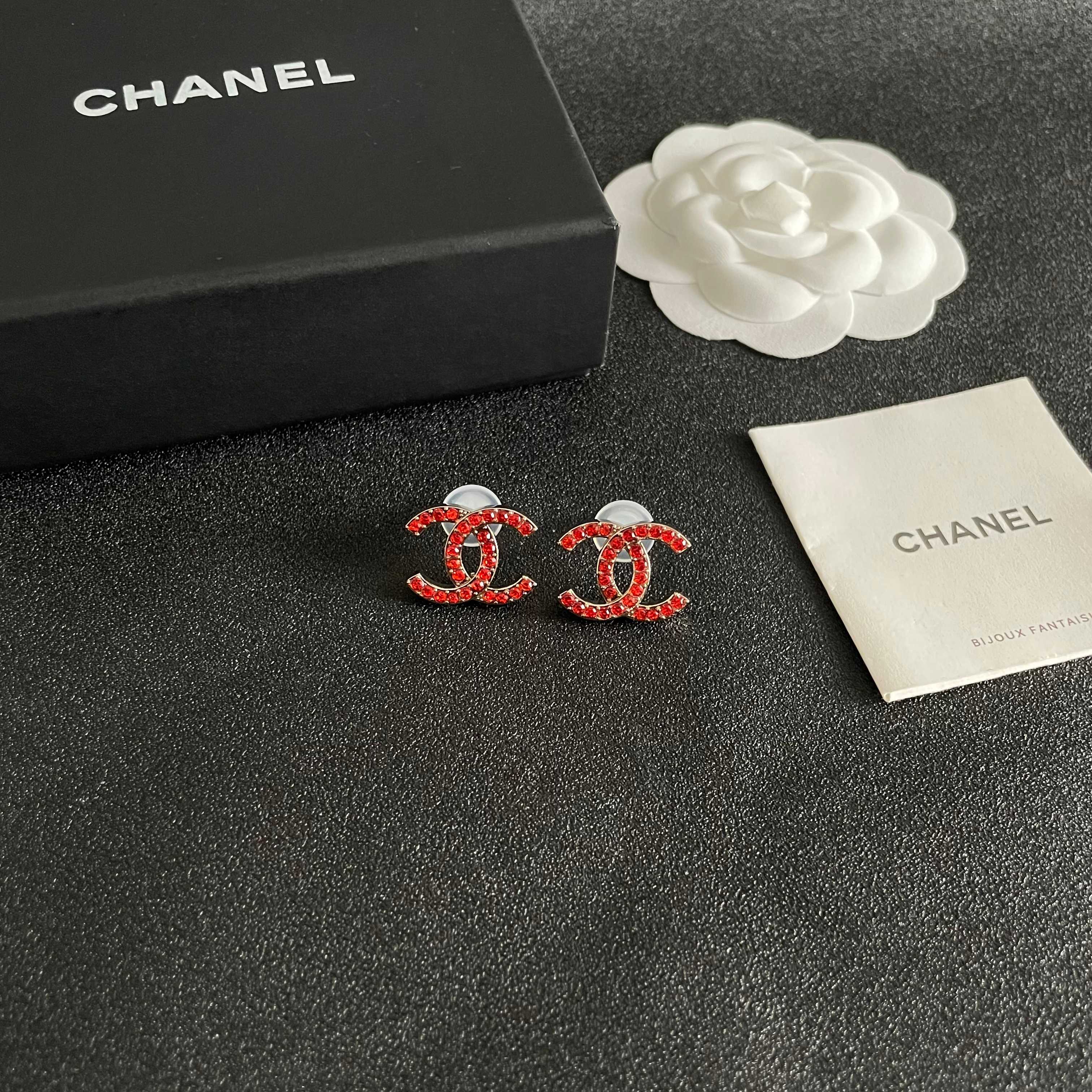  Chanel香奈儿 中古 耳钉👀小香家的款式真心无需多介绍😘🎶每一款都超好看，精致大方，非常显气质