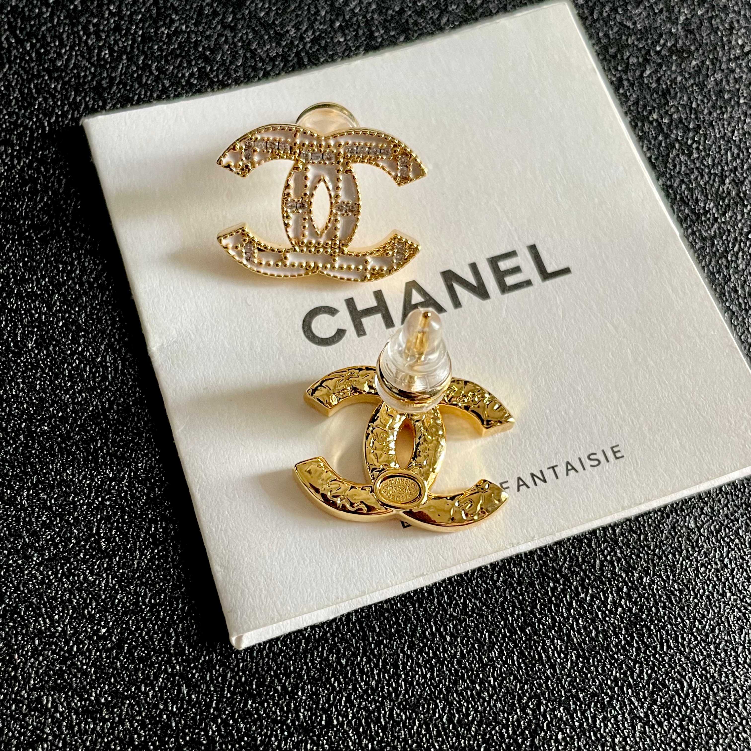  Chanel香奈儿 中古 耳钉👀小香家的款式真心无需多介绍😘🎶每一款都超好看，精致大方，非常显气质
