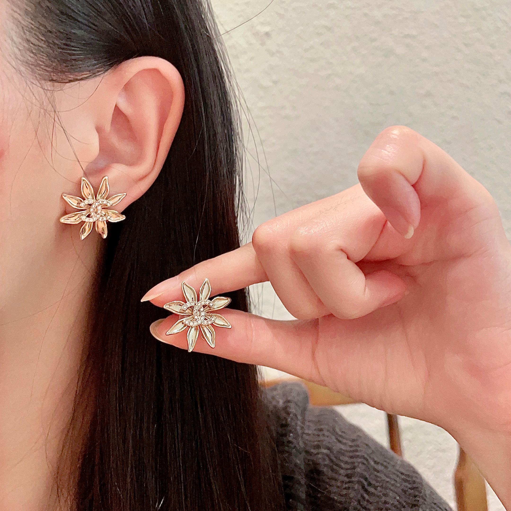  Chanel香奈儿 中古 耳钉👀小香家的款式真心无需多介绍😘🎶每一款都超好看，精致大方，非常显气质