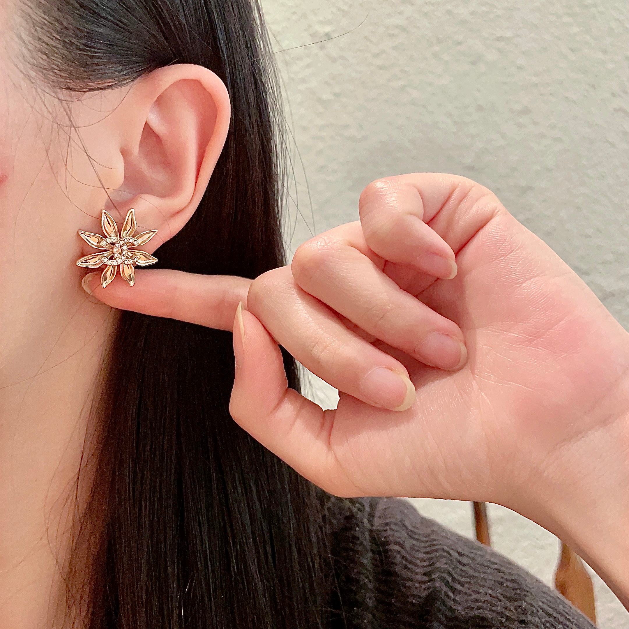  Chanel香奈儿 中古 耳钉👀小香家的款式真心无需多介绍😘🎶每一款都超好看，精致大方，非常显气质
