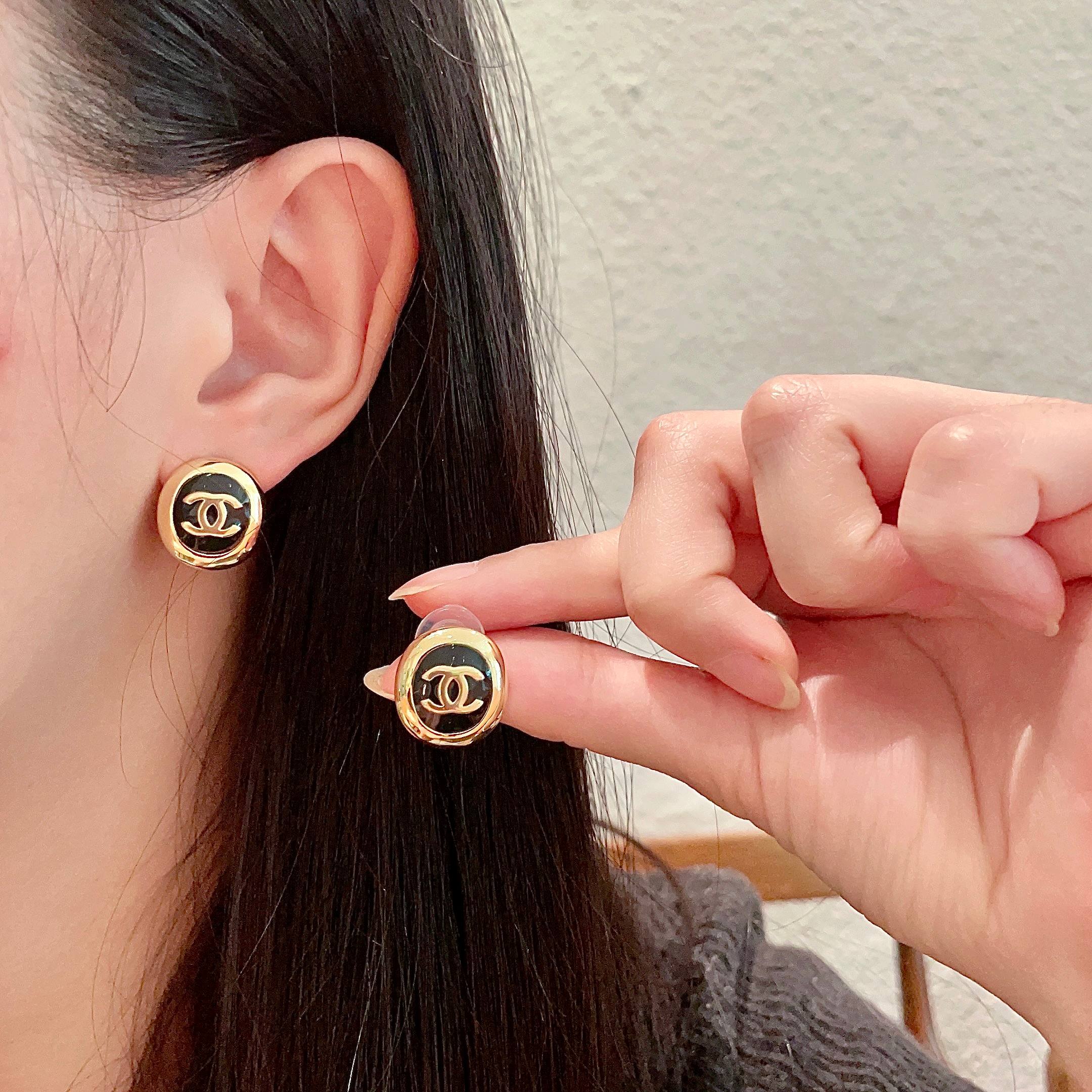  Chanel香奈儿 中古 耳钉👀小香家的款式真心无需多介绍😘🎶每一款都超好看，精致大方，非常显气质