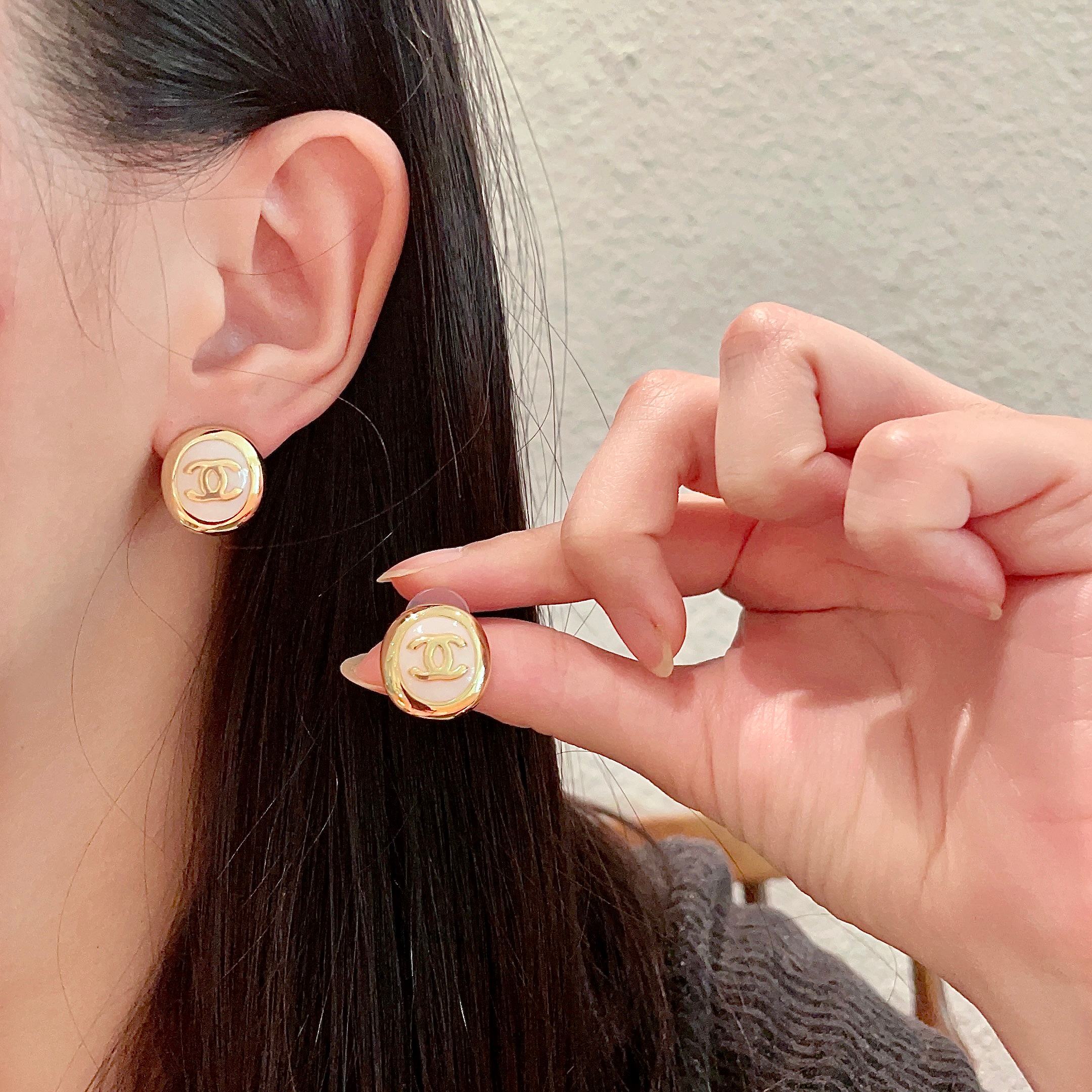  Chanel香奈儿 中古 耳钉👀小香家的款式真心无需多介绍😘🎶每一款都超好看，精致大方，非常显气质