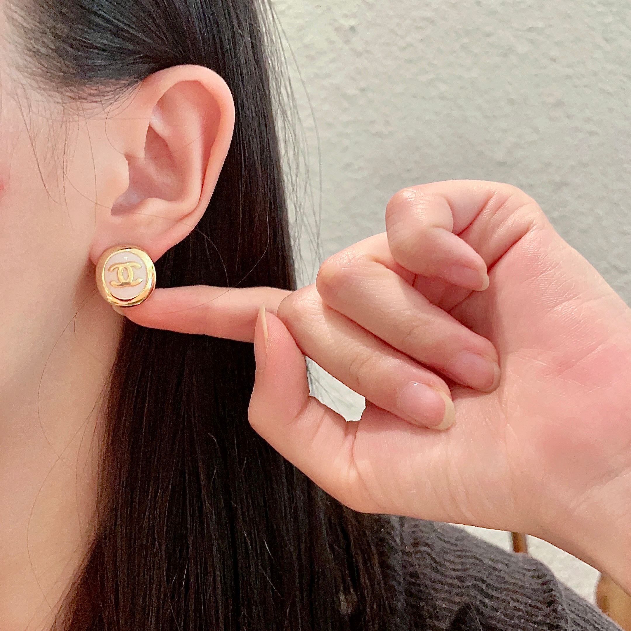  Chanel香奈儿 中古 耳钉👀小香家的款式真心无需多介绍😘🎶每一款都超好看，精致大方，非常显气质