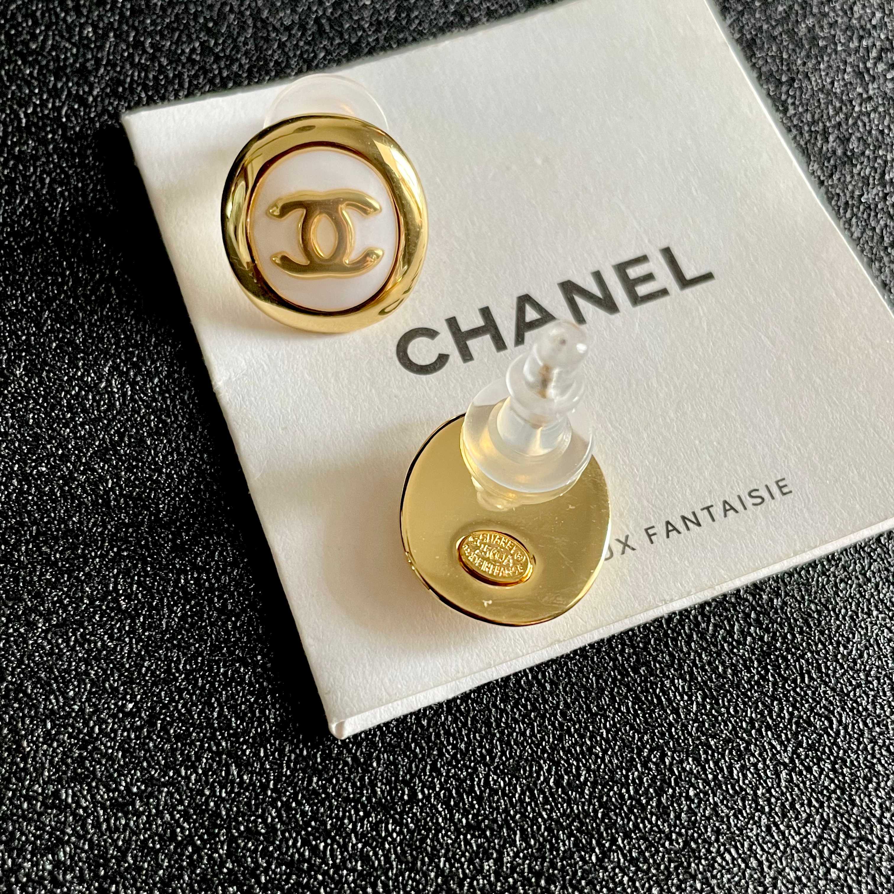  Chanel香奈儿 中古 耳钉👀小香家的款式真心无需多介绍😘🎶每一款都超好看，精致大方，非常显气质