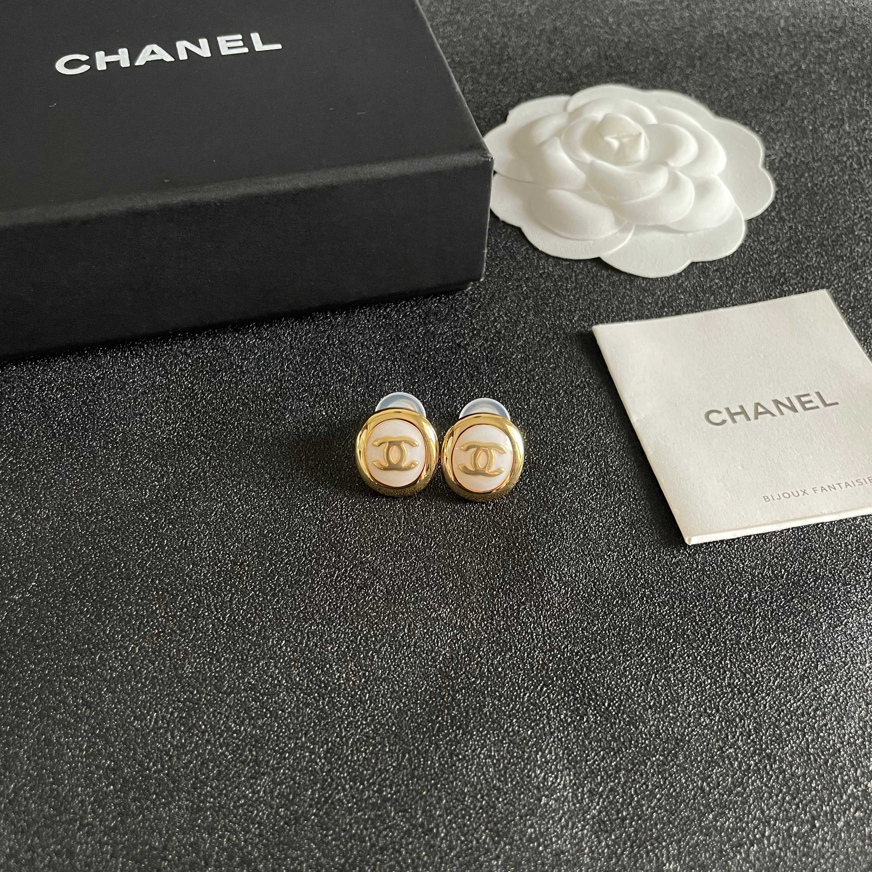  Chanel香奈儿 中古 耳钉👀小香家的款式真心无需多介绍😘🎶每一款都超好看，精致大方，非常显气质