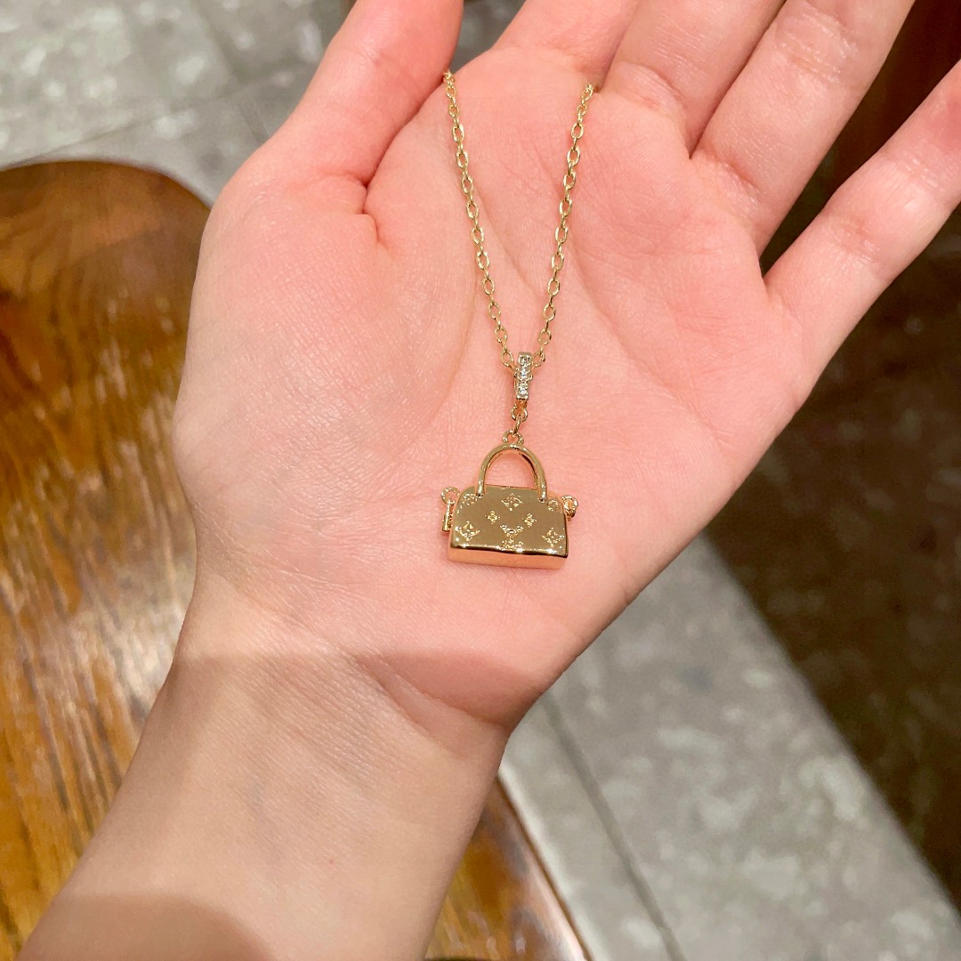  LV 项链🔹🔹Louis Vuitton 路易威登🔹专柜一致材质 火爆款出货 设计独特 复古前卫 男神
