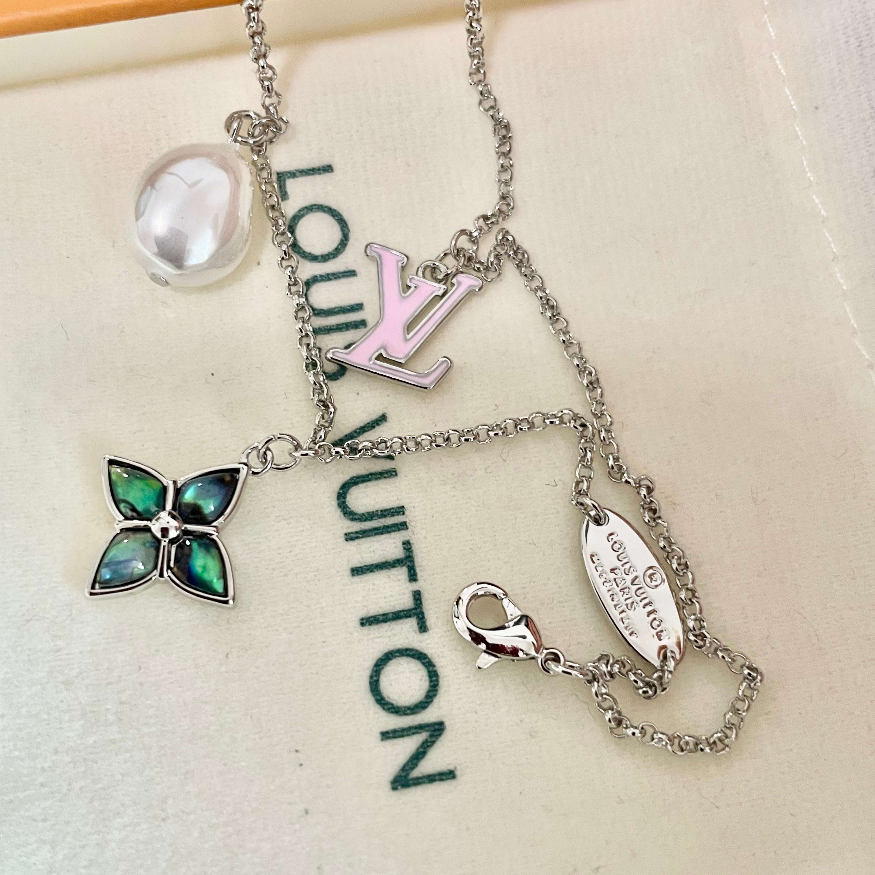 💥💥Louis Vuitton 路易威登 设计独特 (用LV经典之作图形理念)👋好看🧚‍♀️手链  超级