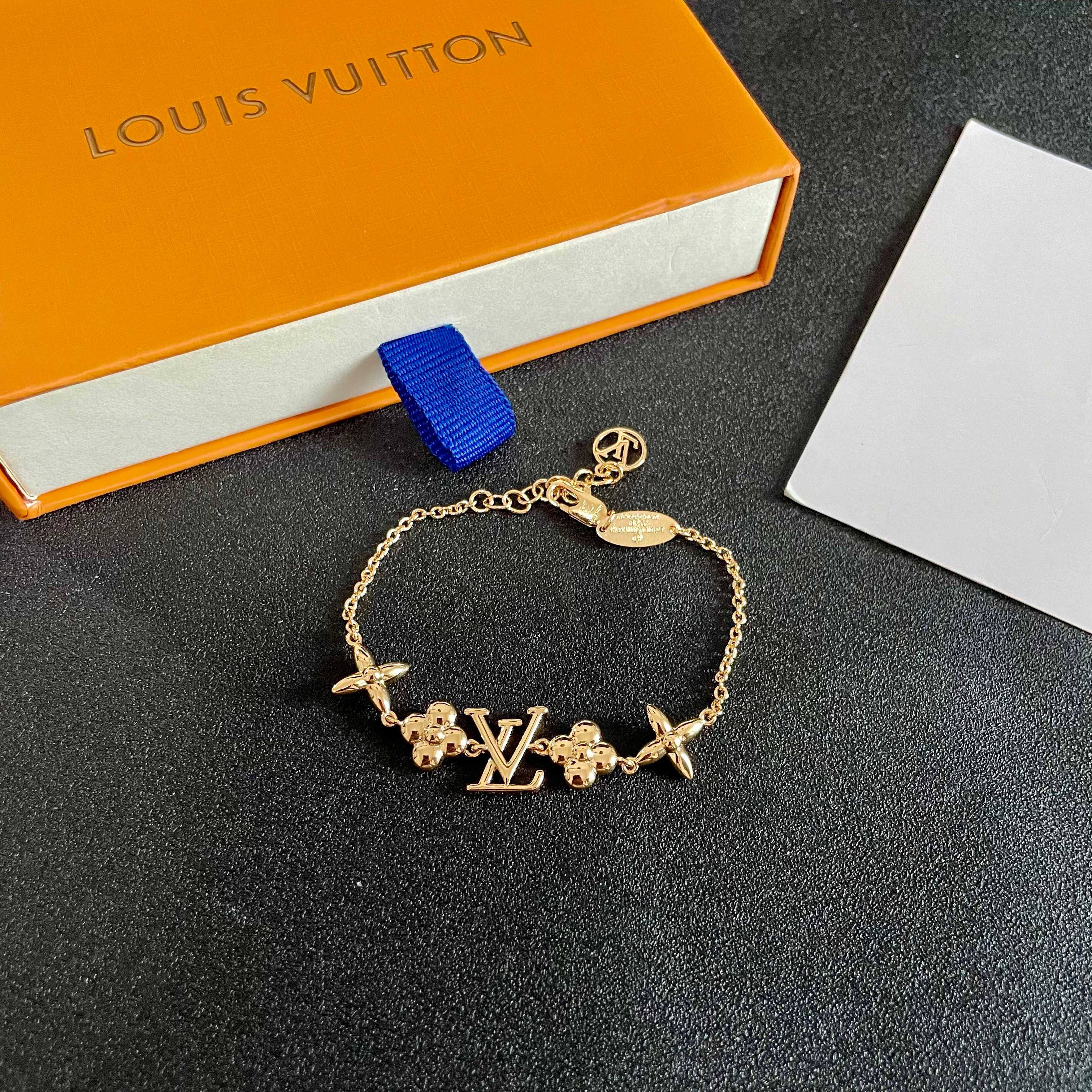 💥💥Louis Vuitton 路易威登 设计独特 (用LV经典之作图形理念)👋好看🧚‍♀️手链  超级