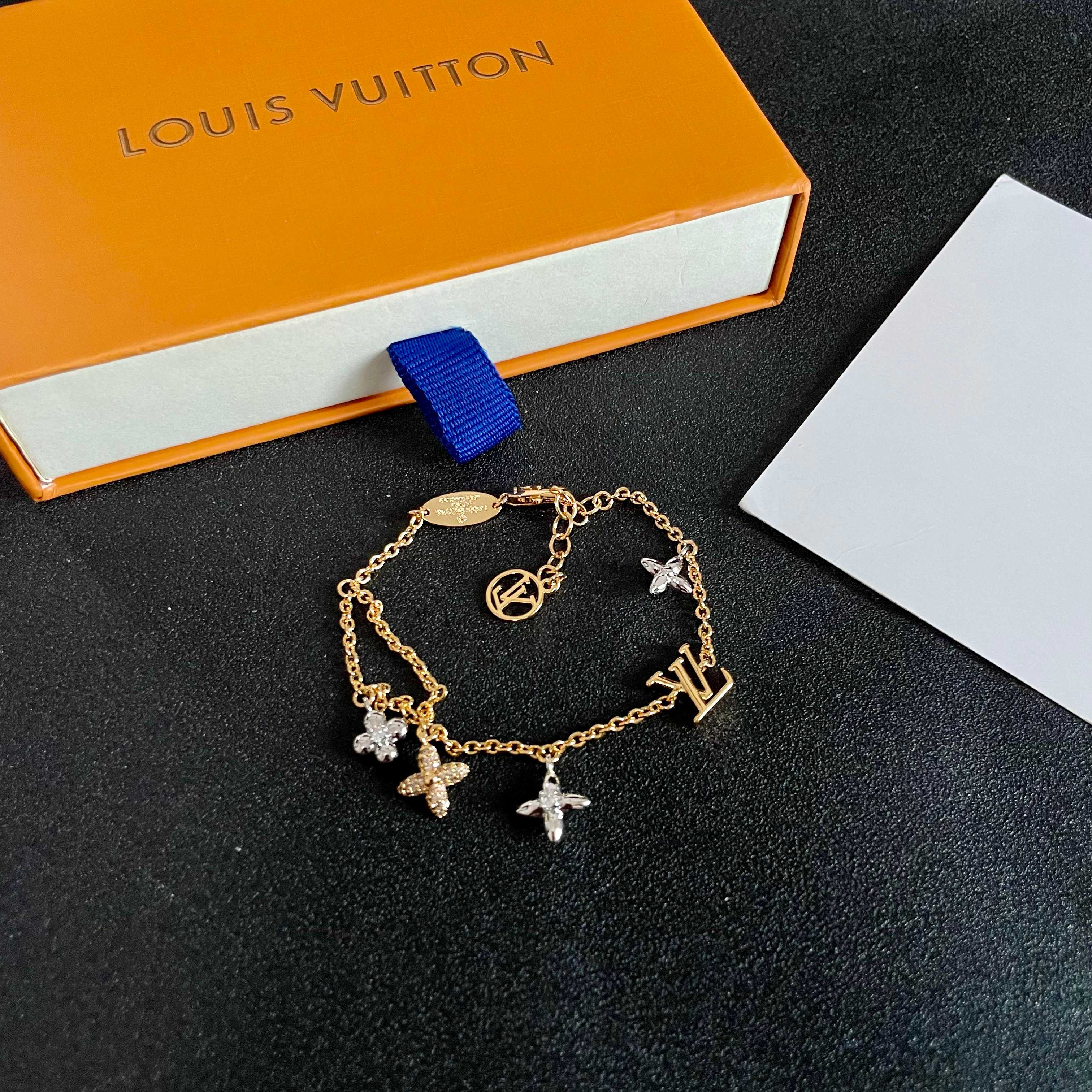 💥💥Louis Vuitton 路易威登 设计独特 (用LV经典之作图形理念)👋好看🧚‍♀️手链  超级