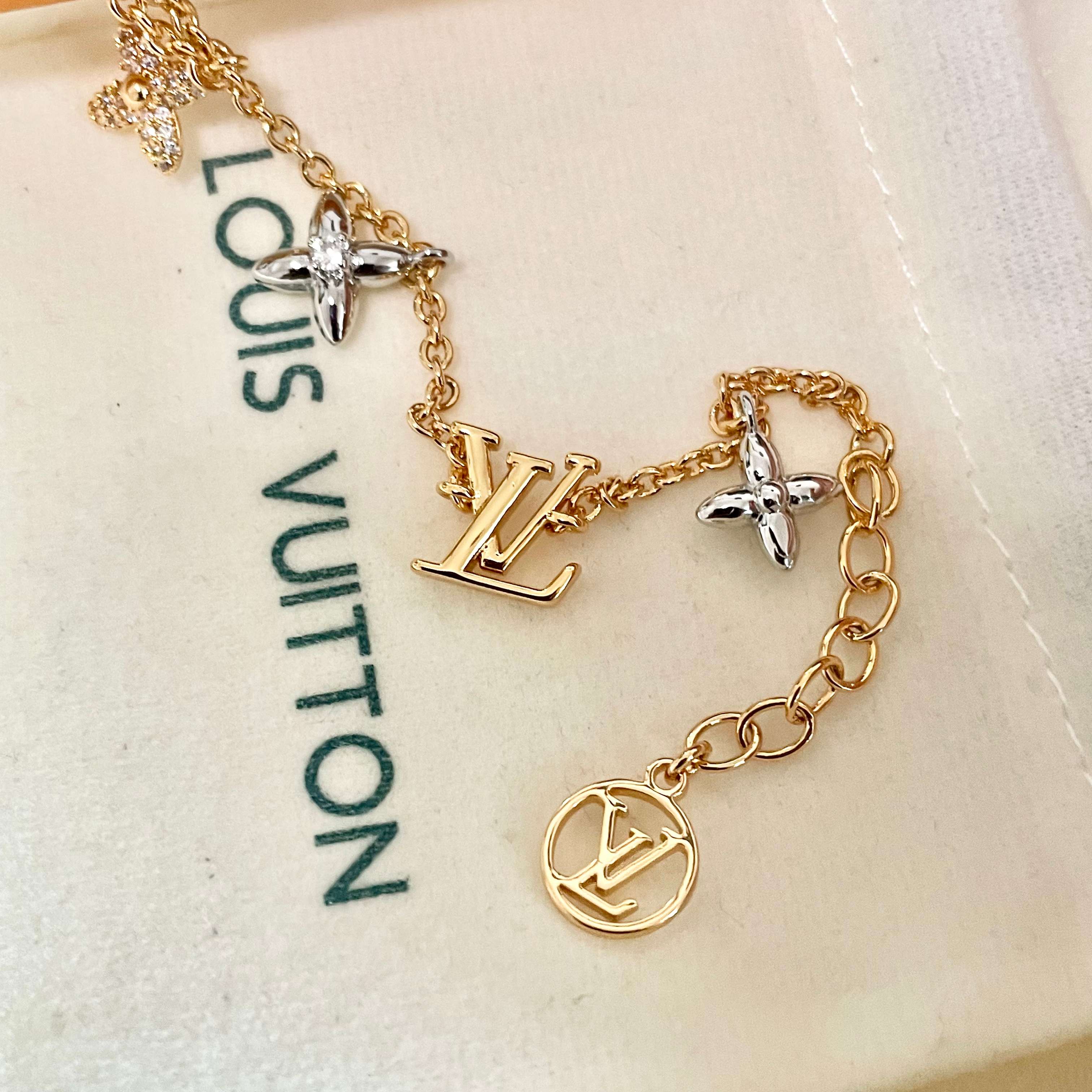 💥💥Louis Vuitton 路易威登 设计独特 (用LV经典之作图形理念)👋好看🧚‍♀️手链  超级