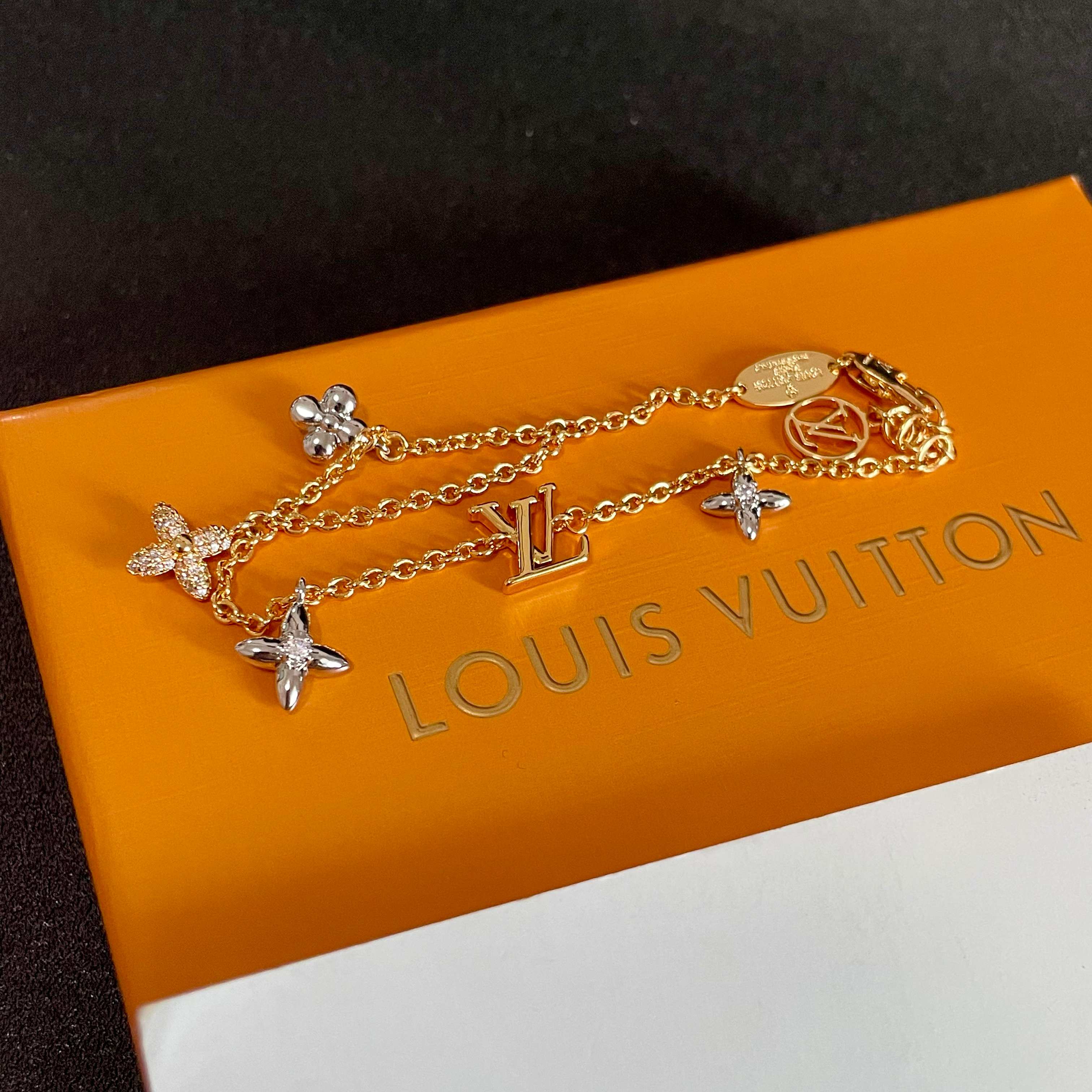 💥💥Louis Vuitton 路易威登 设计独特 (用LV经典之作图形理念)👋好看🧚‍♀️手链  超级