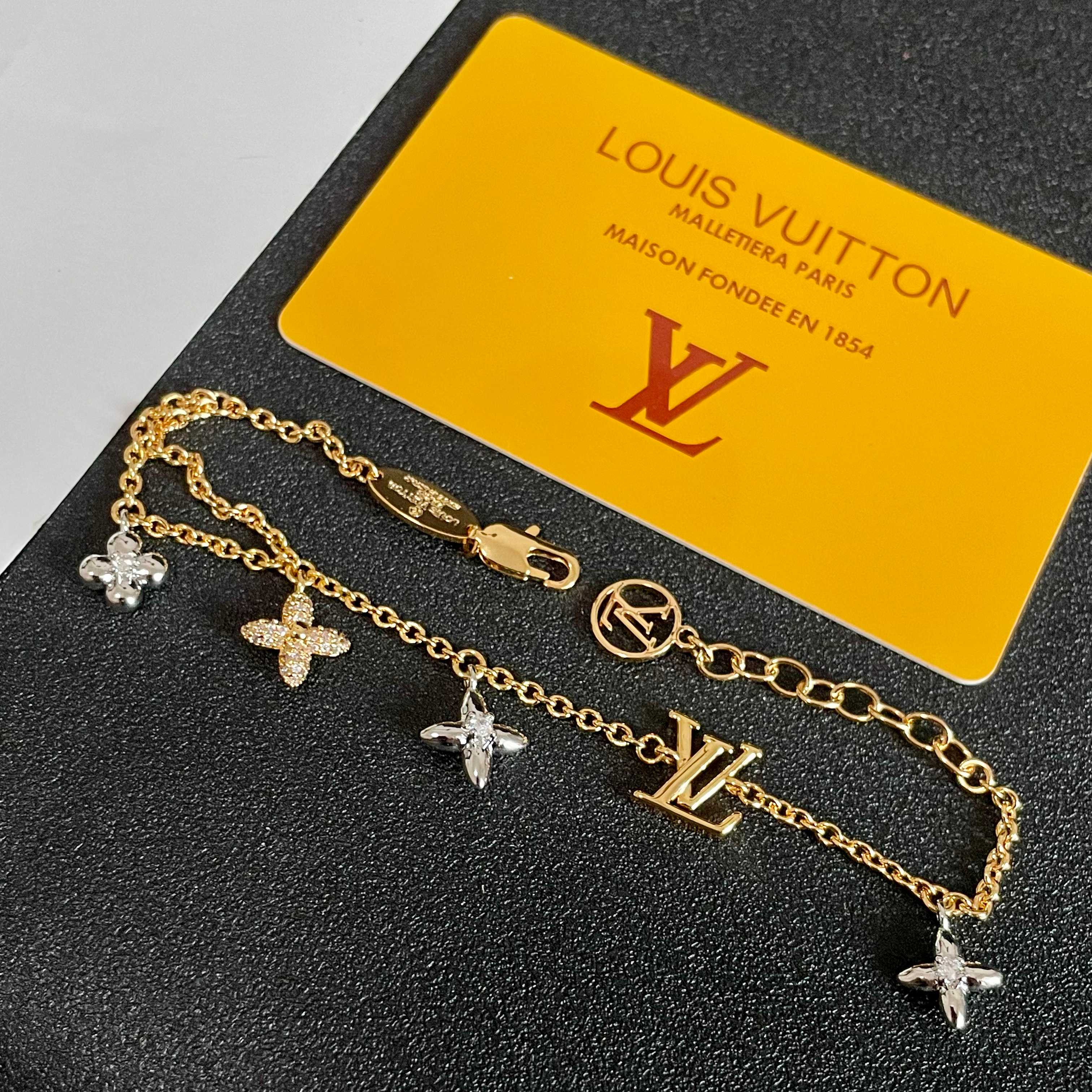 💥💥Louis Vuitton 路易威登 设计独特 (用LV经典之作图形理念)👋好看🧚‍♀️手链  超级