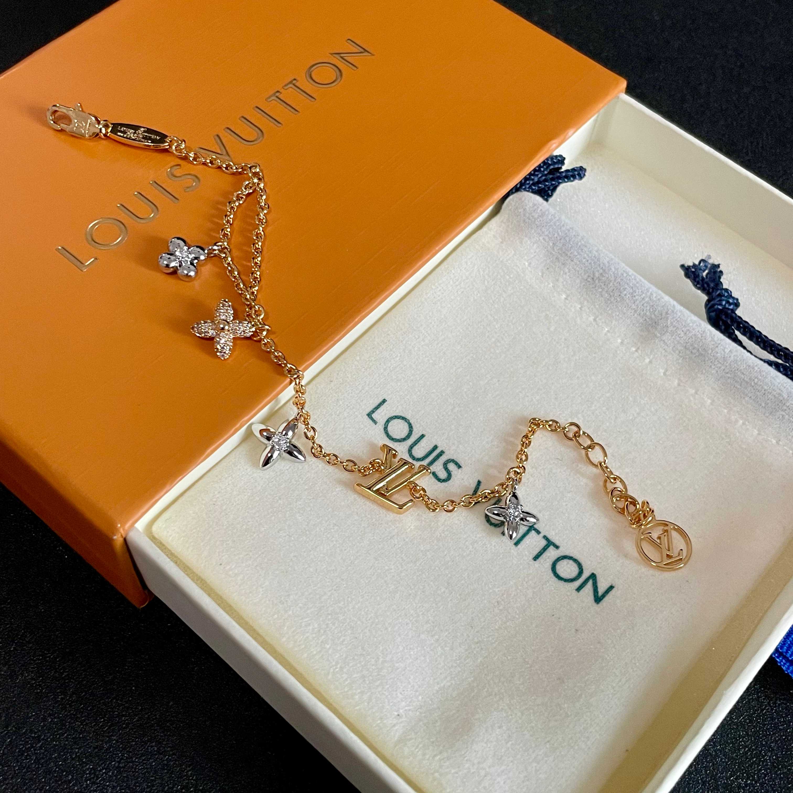 💥💥Louis Vuitton 路易威登 设计独特 (用LV经典之作图形理念)👋好看🧚‍♀️手链  超级
