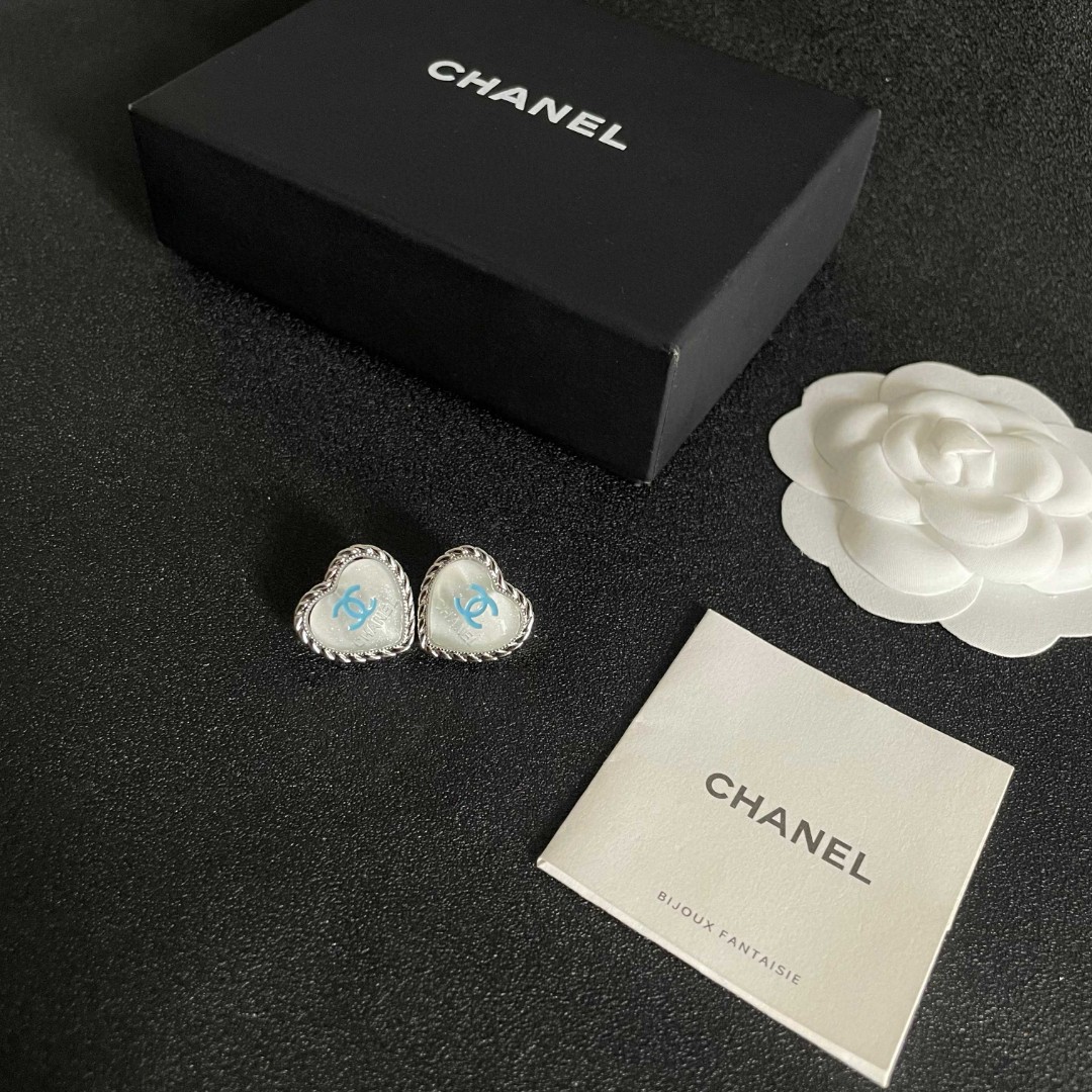  Chanel香奈儿 中古 双C耳钉👀原版复刻logo 小香家的款式真心无需多介绍😘🎶每一款都超好看，精