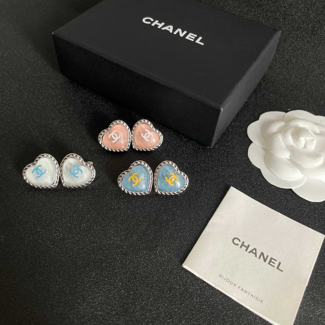  Chanel香奈儿 中古 双C耳钉👀原版复刻logo 小香家的款式真心无需多介绍😘🎶每一款都超好看，精