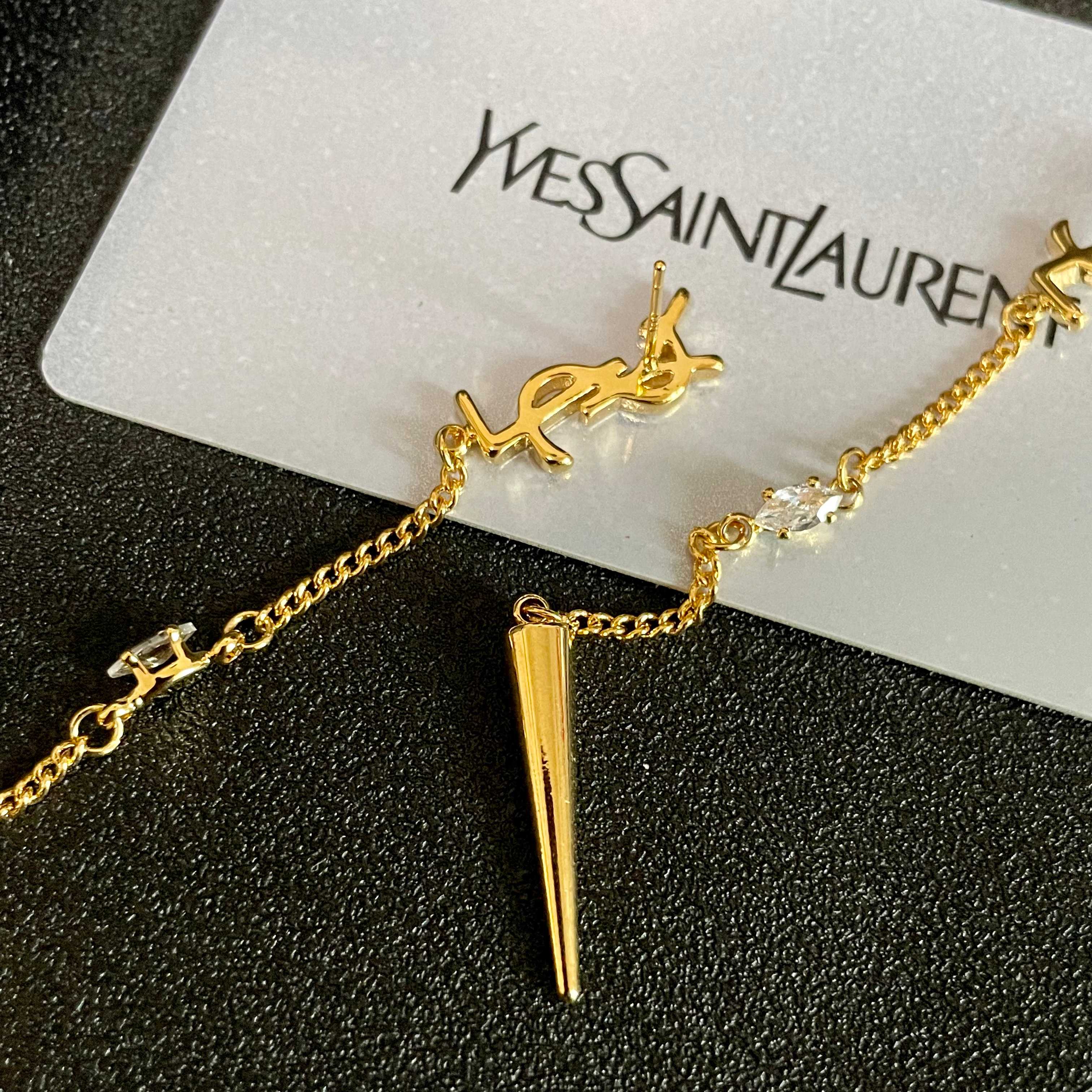  新款 ysl圣罗兰耳钉 美丽永远敌不过经典 黄金时期的香奈就是最经典．也是最有味道的 女人独立优雅魅力
