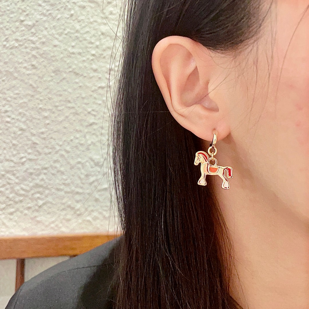  HERMES爱马仕 耳环 这款设计非常精致，高级 耳效果超级好看，一丝点缀很温柔得开又不失雅典高贵气质