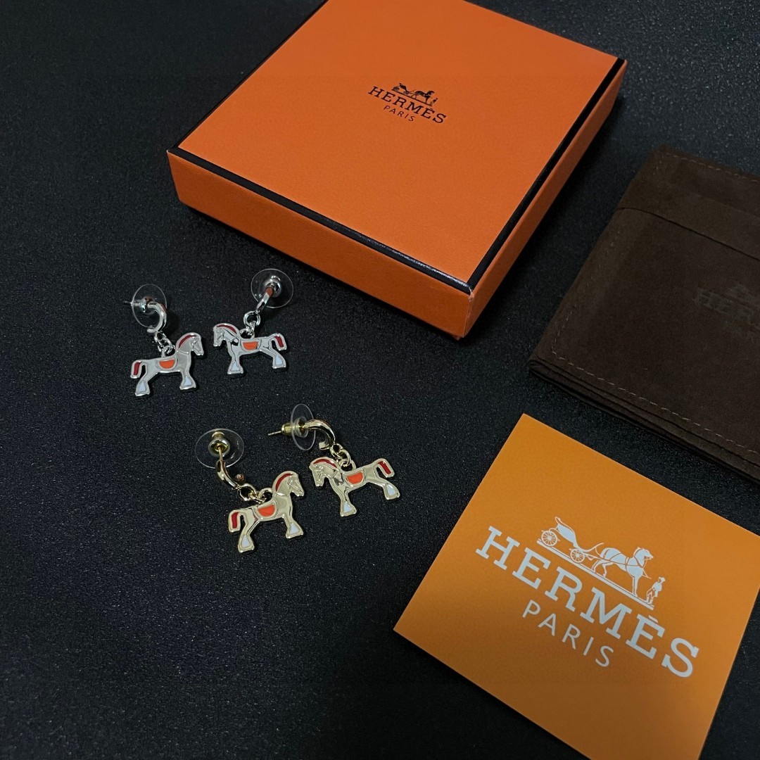  HERMES爱马仕 耳环 这款设计非常精致，高级 耳效果超级好看，一丝点缀很温柔得开又不失雅典高贵气质