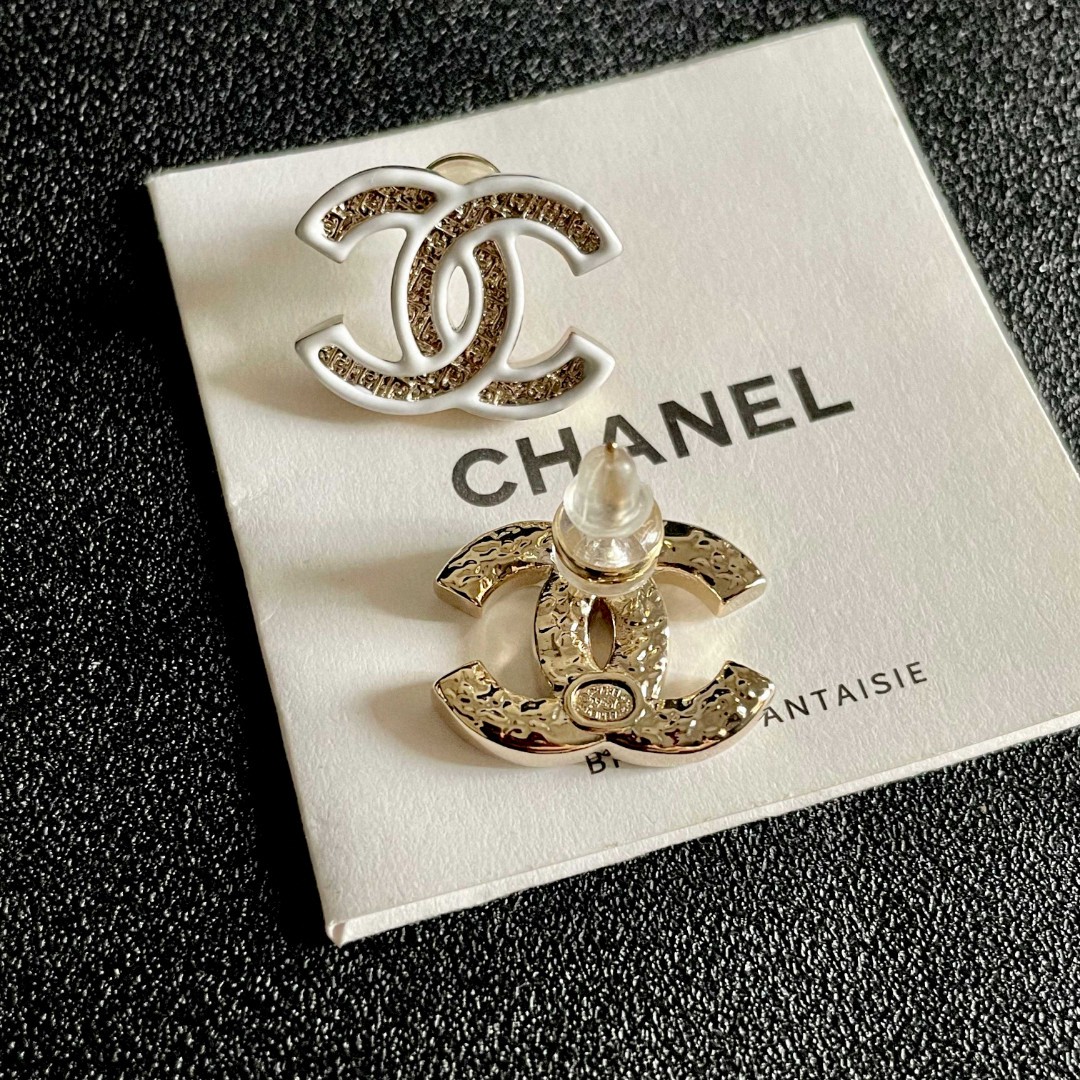  Chanel香奈儿 中古 双C耳钉👀原版复刻logo 小香家的款式真心无需多介绍😘🎶每一款都超好看，精