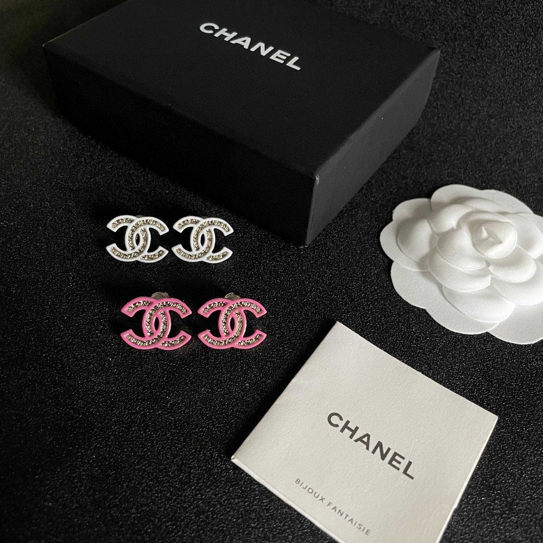  Chanel香奈儿 中古 双C耳钉👀原版复刻logo 小香家的款式真心无需多介绍😘🎶每一款都超好看，精