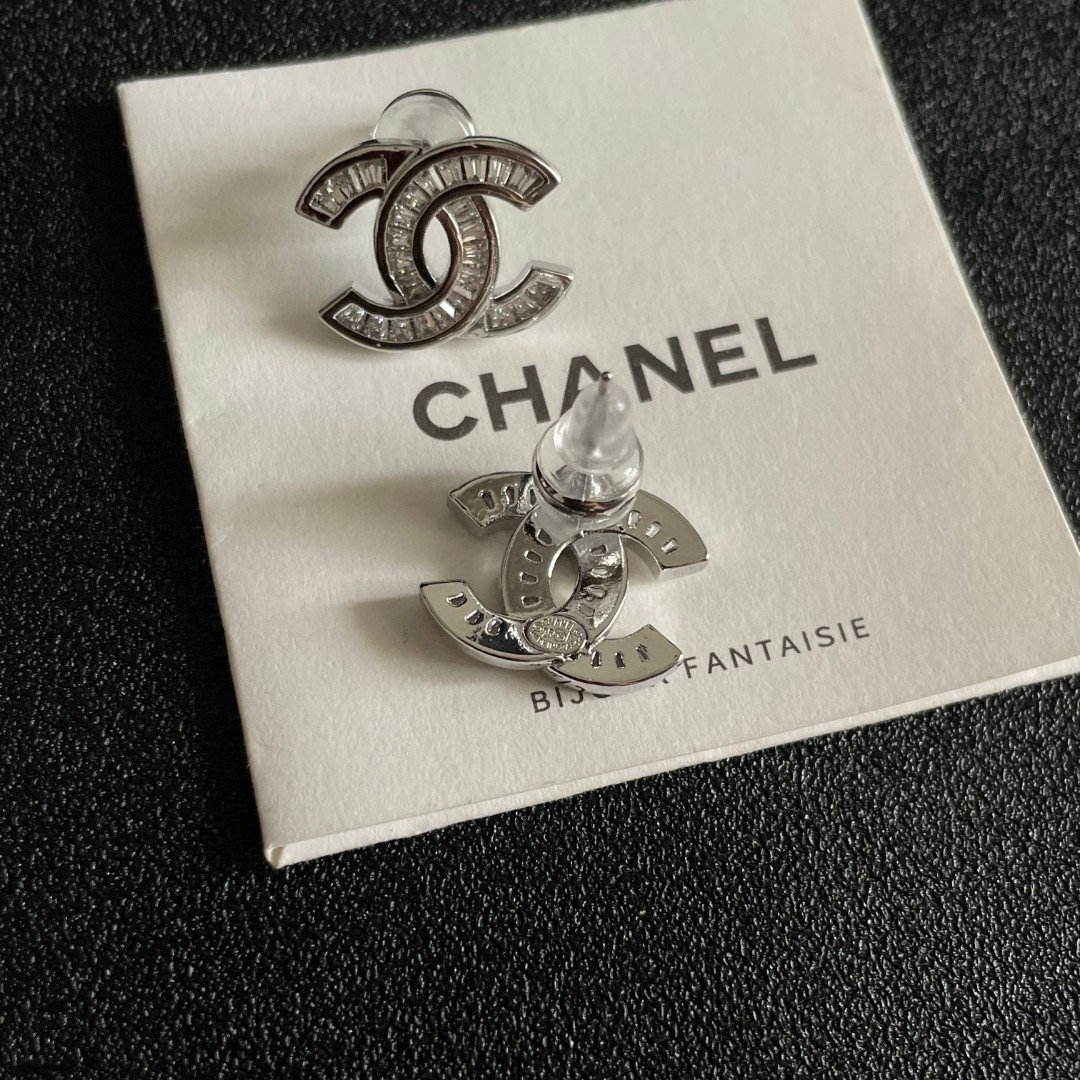  Chanel香奈儿 中古 双C耳钉👀小香家的款式真心无需多介绍😘🎶每一款都超好看，精致大方，非常显气质