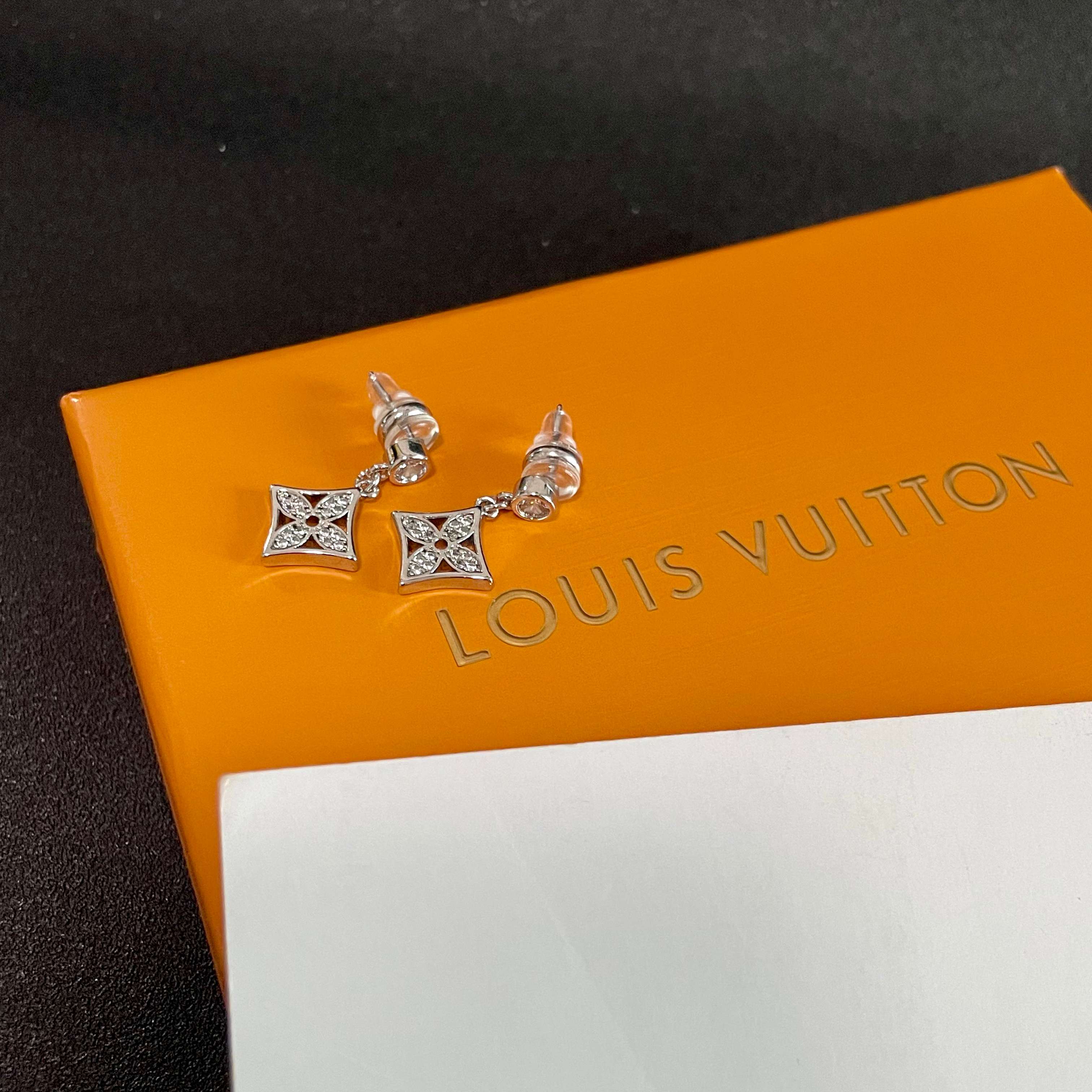 👑Lv 路易威登 2025年早春新品耳钉 经典老花耳环 超精工cnc工艺技术 上身美美哒 特别适合夏日搭