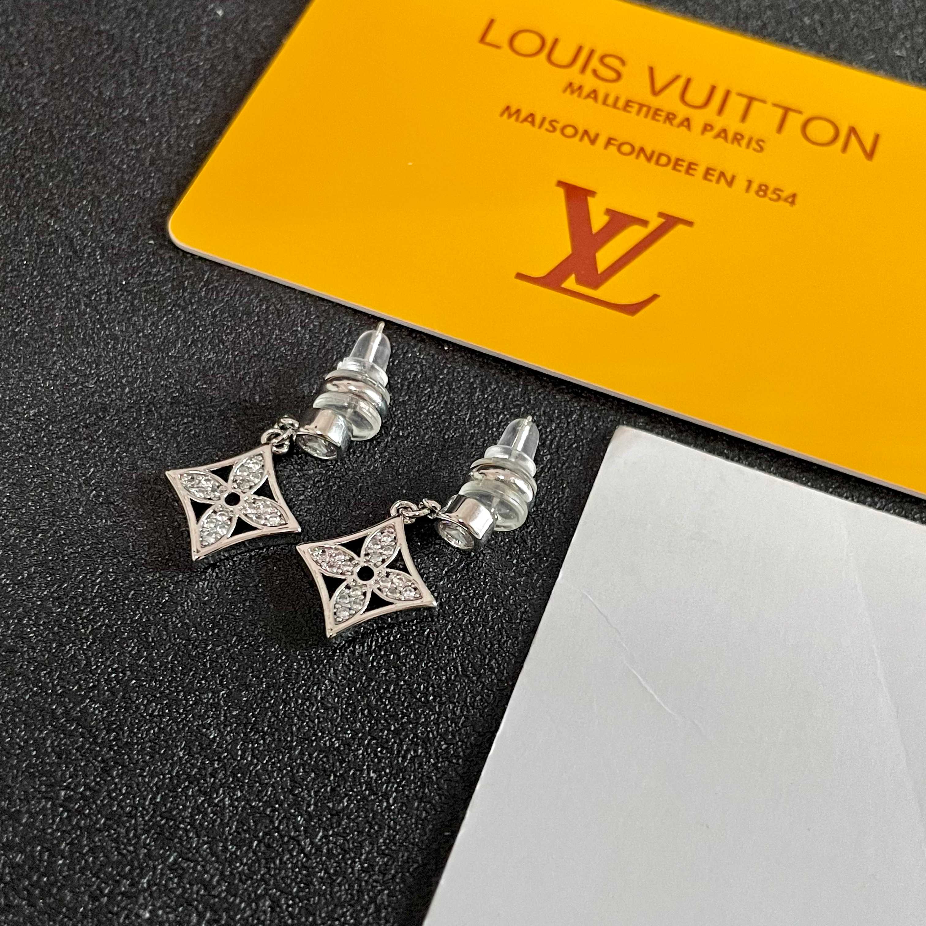 👑Lv 路易威登 2025年早春新品耳钉 经典老花耳环 超精工cnc工艺技术 上身美美哒 特别适合夏日搭