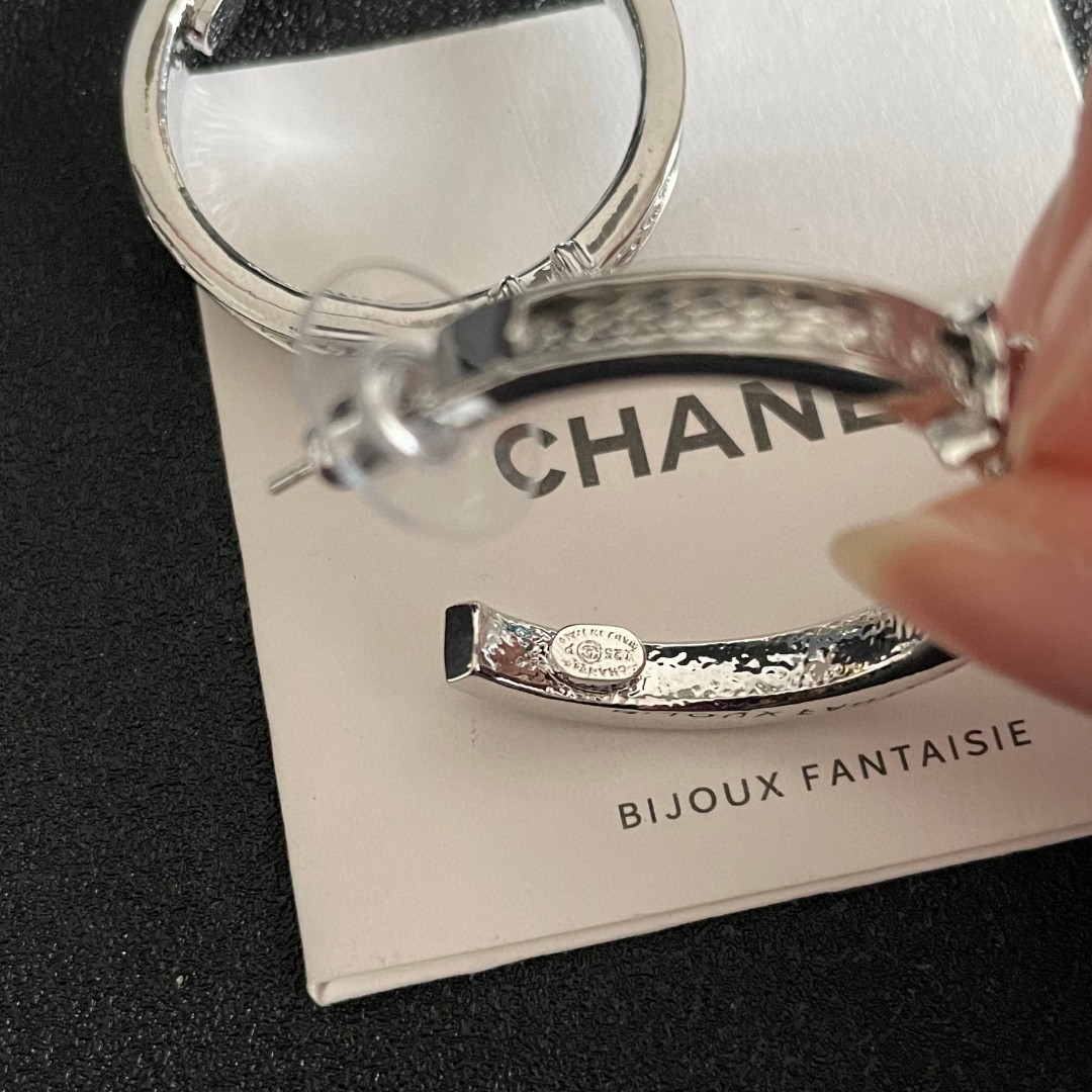  Chanel香奈儿 中古 双C耳钉👀原版复刻logo 小香家的款式真心无需多介绍😘🎶每一款都超好看，精
