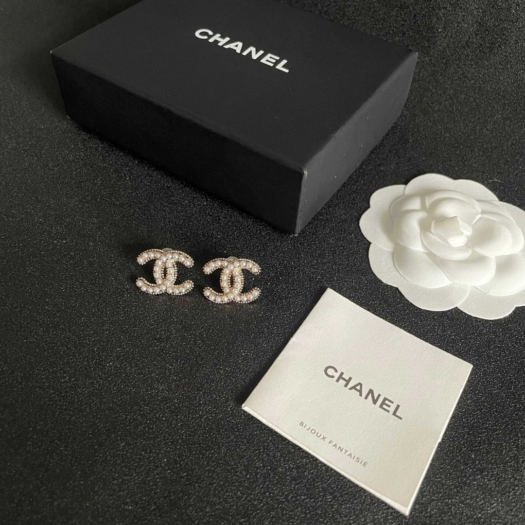  Chanel香奈儿 中古 双C耳钉👀小香家的款式真心无需多介绍😘🎶每一款都超好看，精致大方，非常显气质