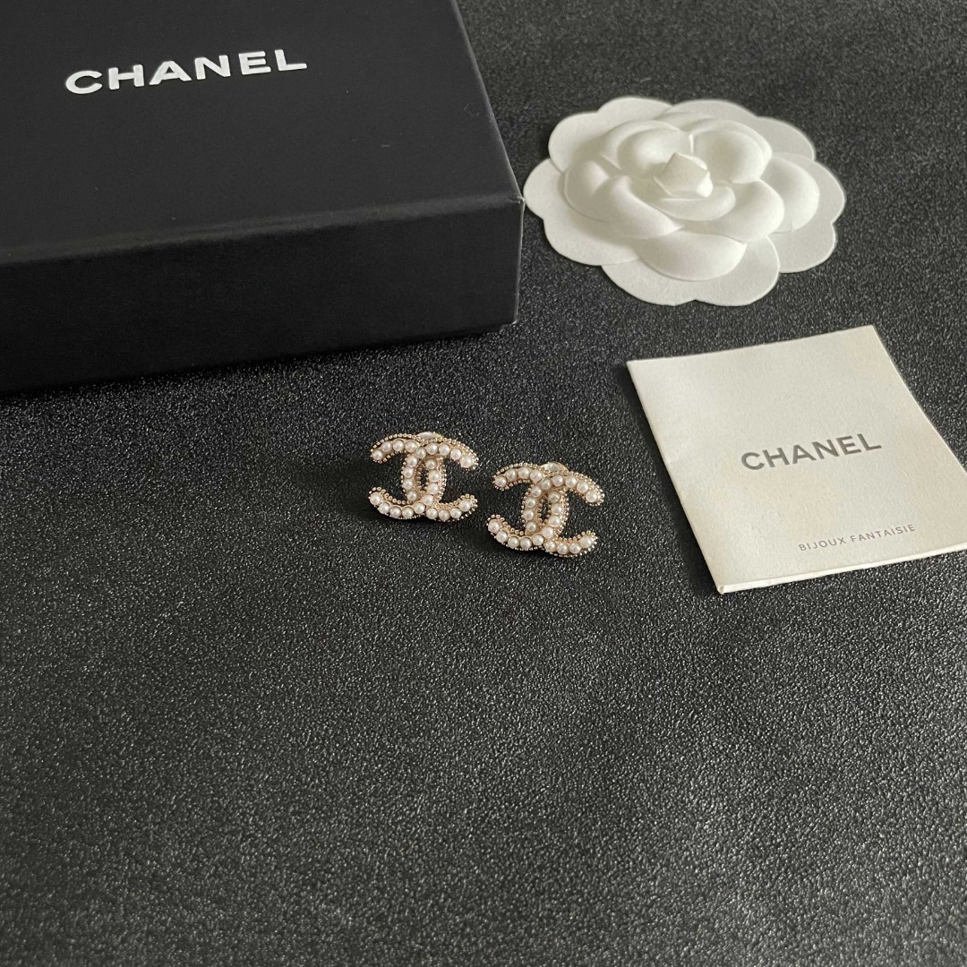  Chanel香奈儿 中古 双C耳钉👀小香家的款式真心无需多介绍😘🎶每一款都超好看，精致大方，非常显气质