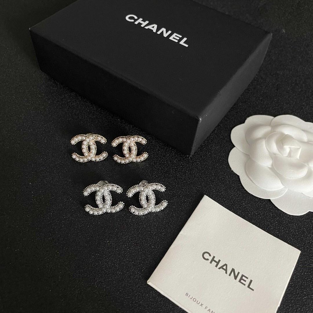  Chanel香奈儿 中古 双C耳钉👀原版复刻logo 小香家的款式真心无需多介绍😘🎶每一款都超好看，精