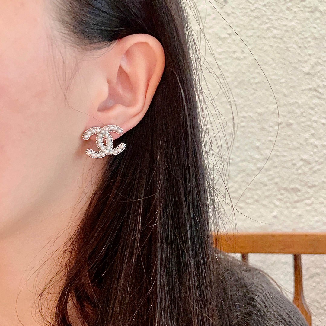  Chanel香奈儿 中古 双C耳钉👀原版复刻logo 小香家的款式真心无需多介绍😘🎶每一款都超好看，精